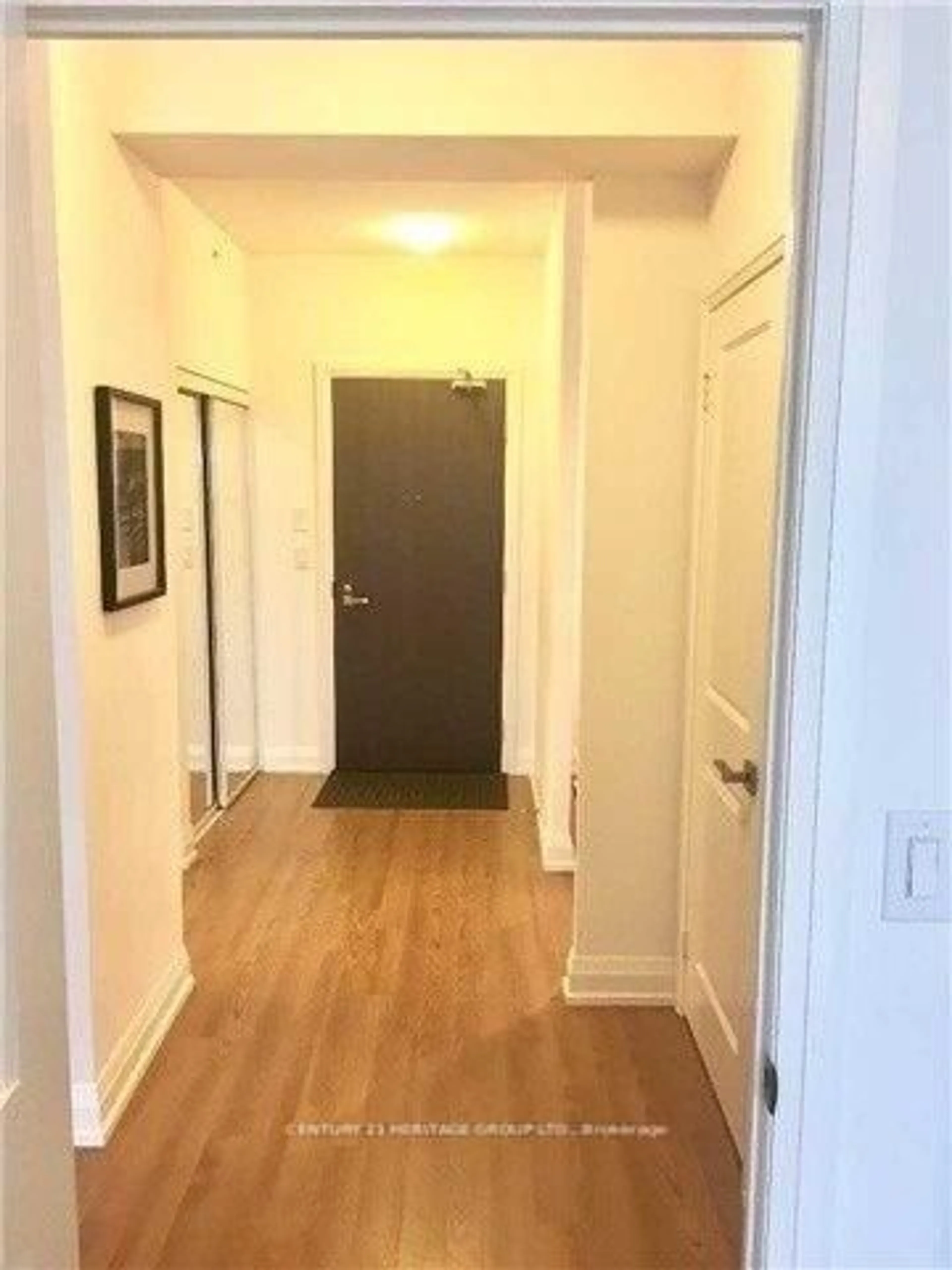 Indoor entryway for 7161 Yonge St #718, Markham Ontario L3T 0C8