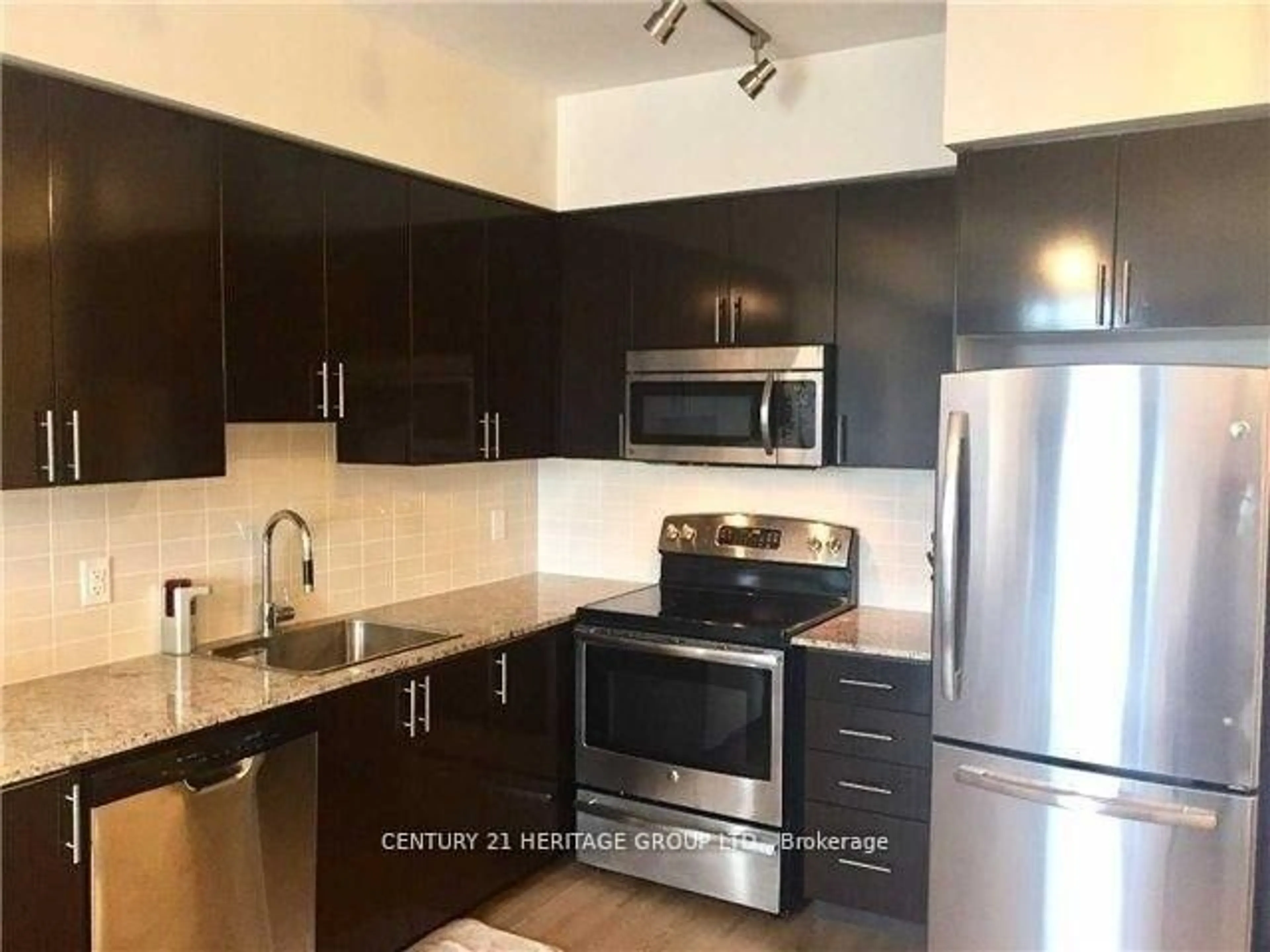 Standard kitchen, unknown for 7161 Yonge St #718, Markham Ontario L3T 0C8