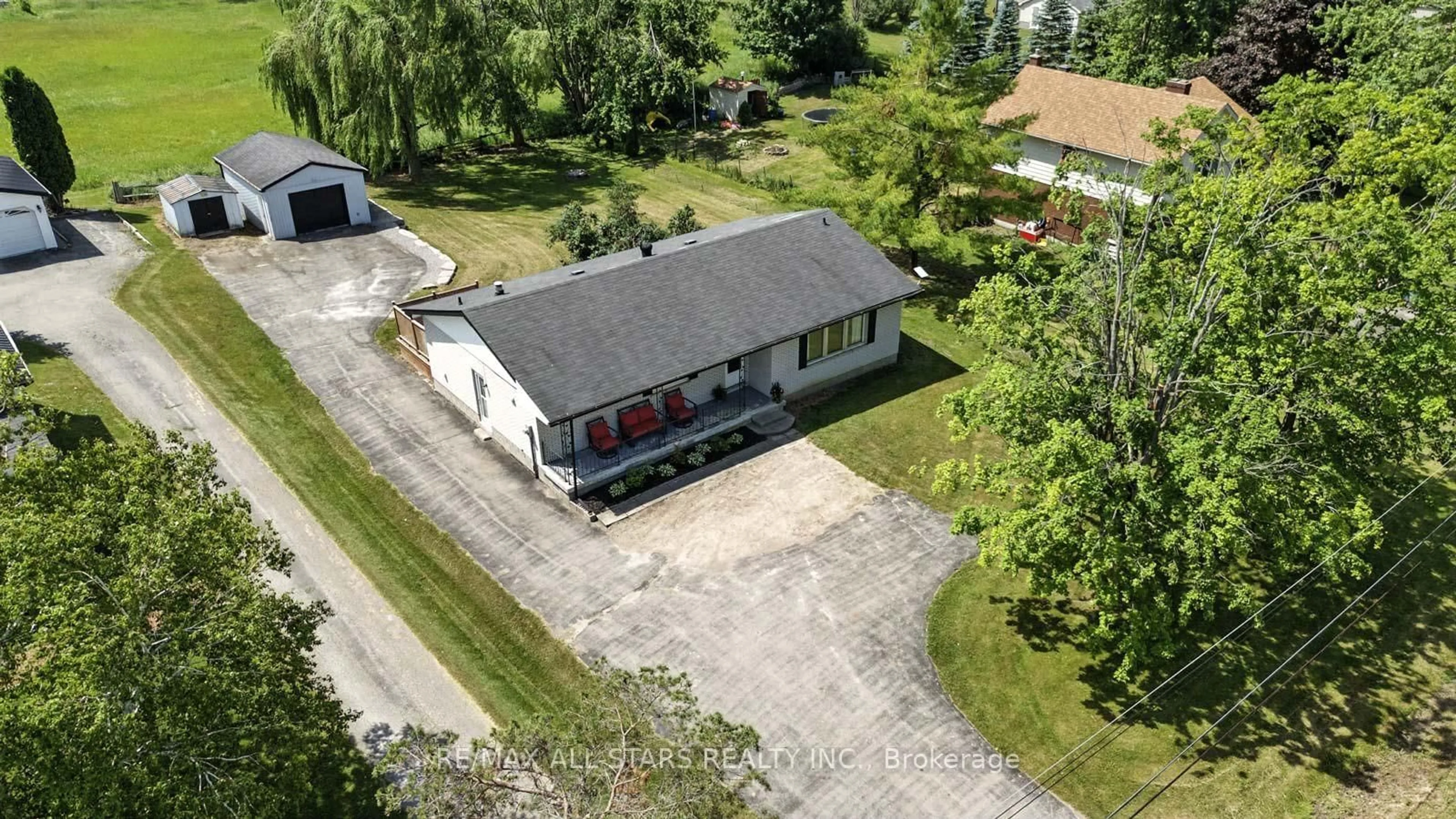 A pic from outside/outdoor area/front of a property/back of a property/a pic from drone, street for 425 Cameron St, Brock Ontario L0E 1E0