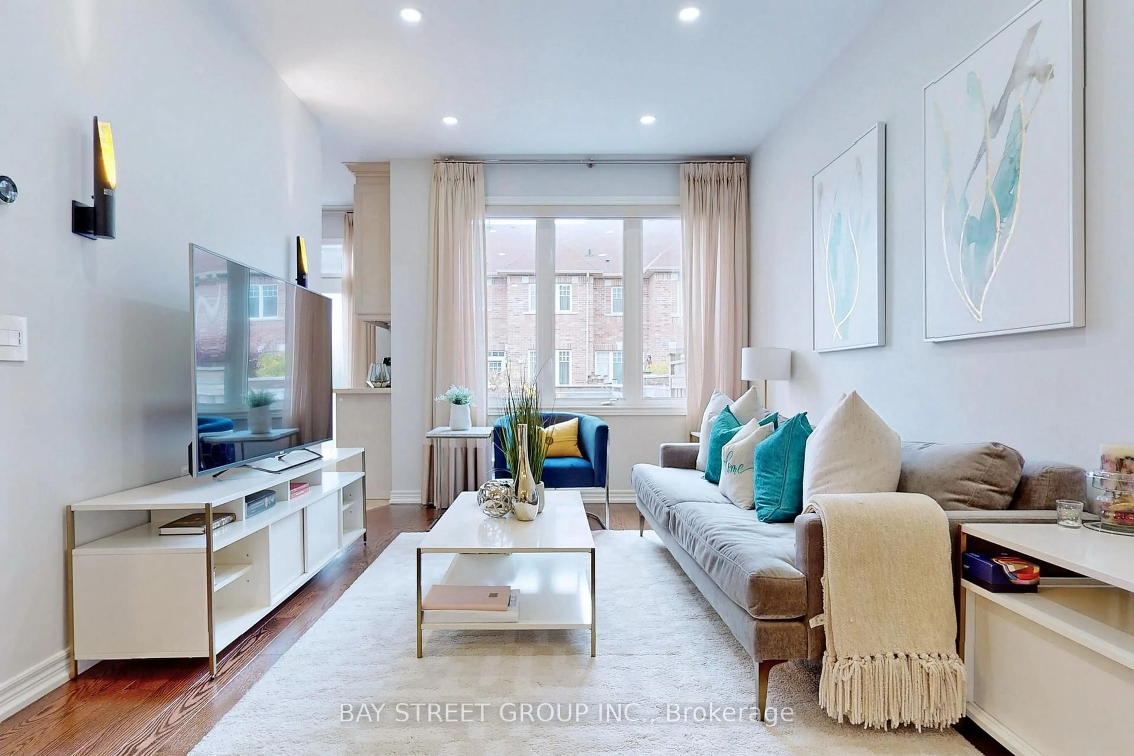 Living room with furniture, unknown for 4 Elihof Dr, Vaughan Ontario L6A 4N4