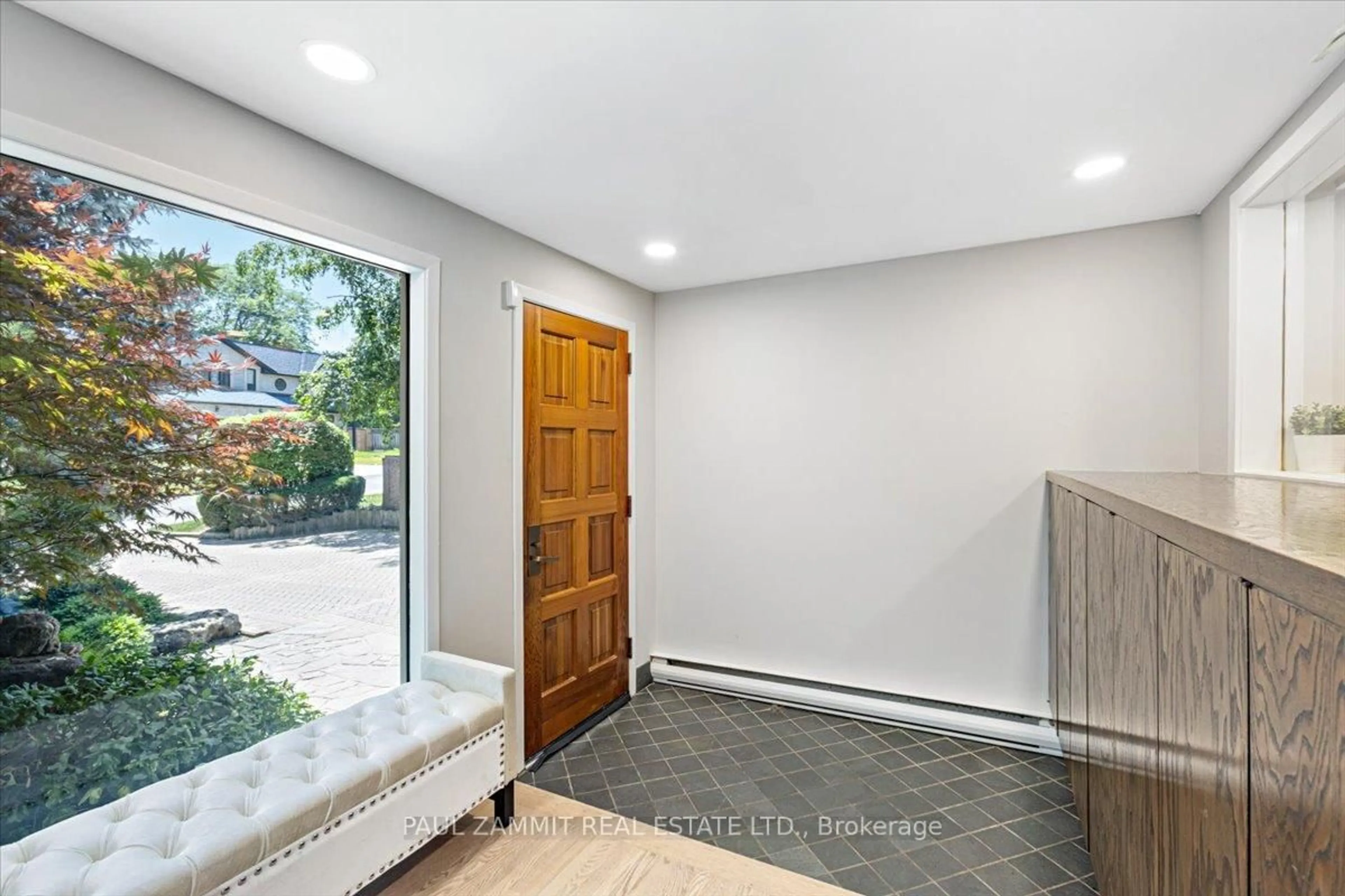 Indoor entryway for 12 Brightbay Cres, Markham Ontario L3T 1C1
