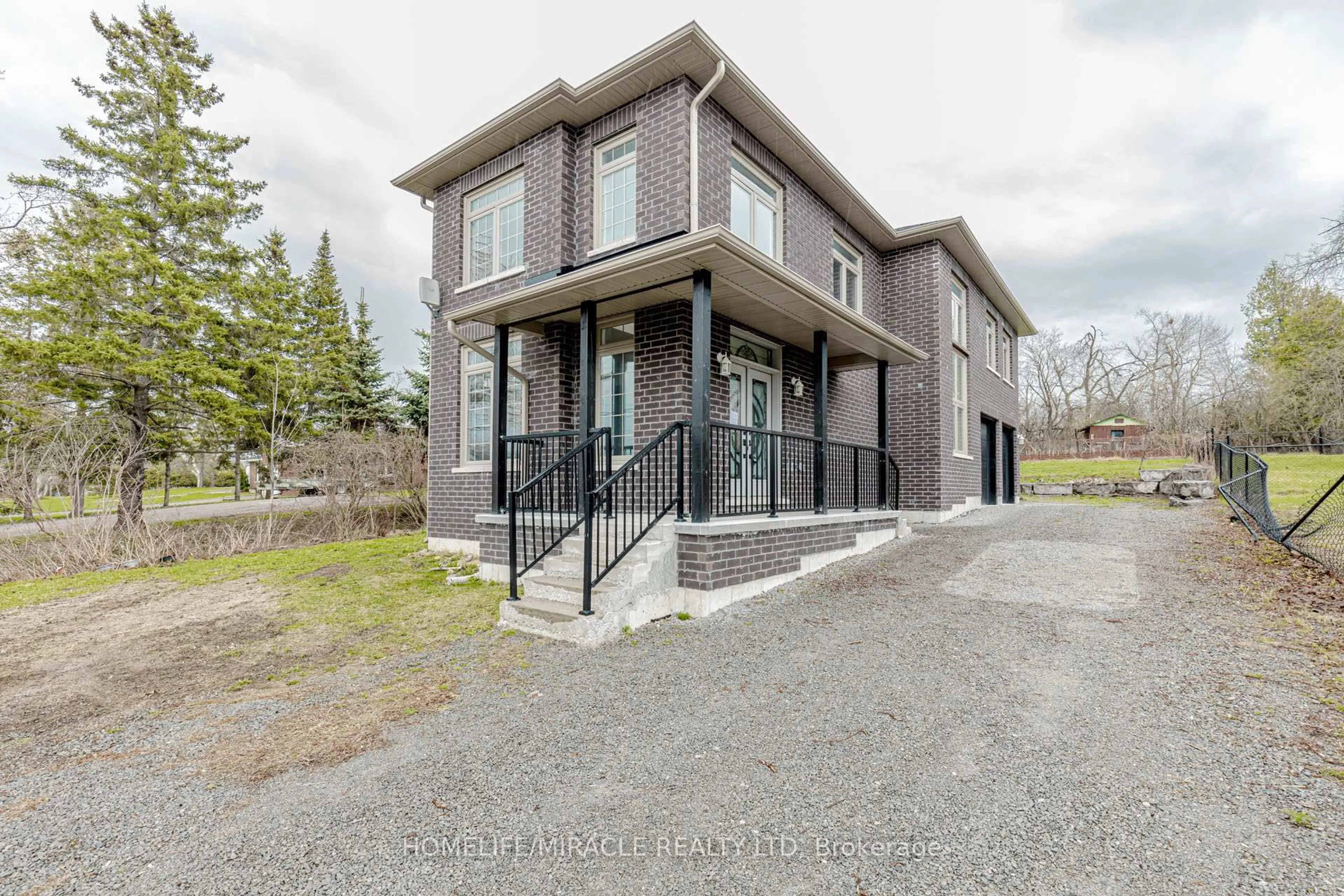 A pic from outside/outdoor area/front of a property/back of a property/a pic from drone, building for 637 Simcoe St, Brock Ontario L0K 1A0