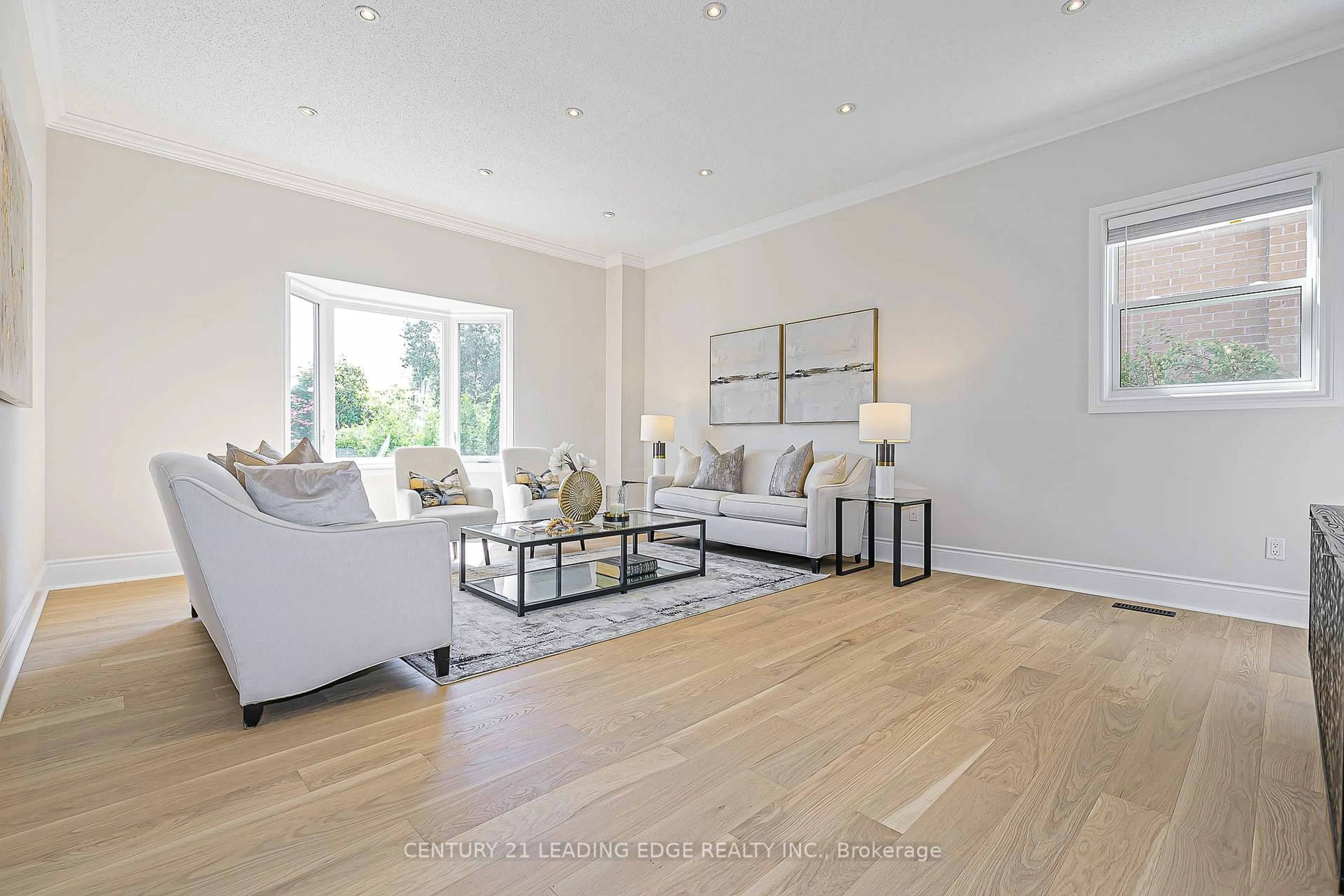 Living room with furniture, wood/laminate floor for 2 Homestead Crt, Markham Ontario L3P 5C3