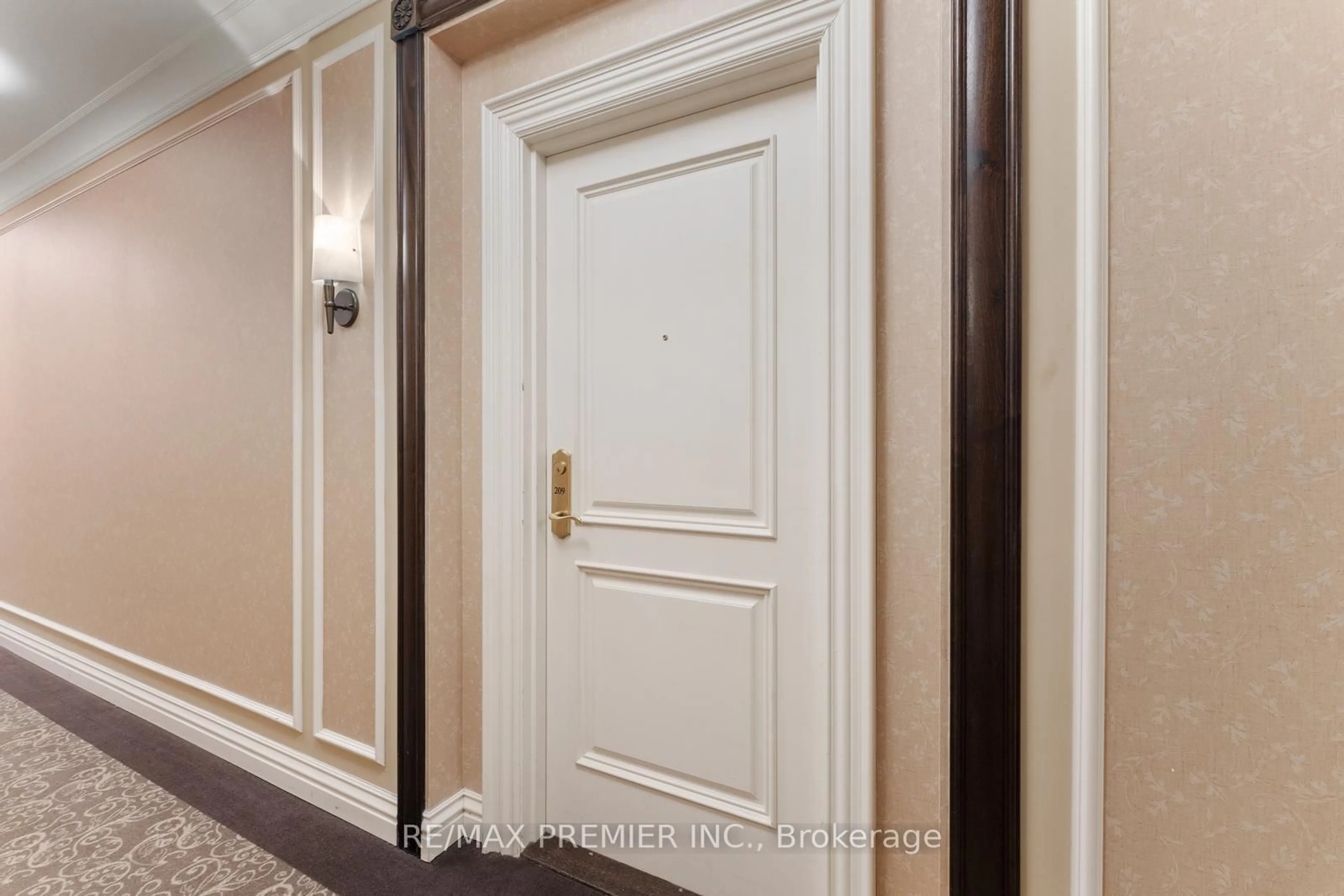 Indoor foyer for 9235 Jane St #209, Vaughan Ontario L6A 0J8