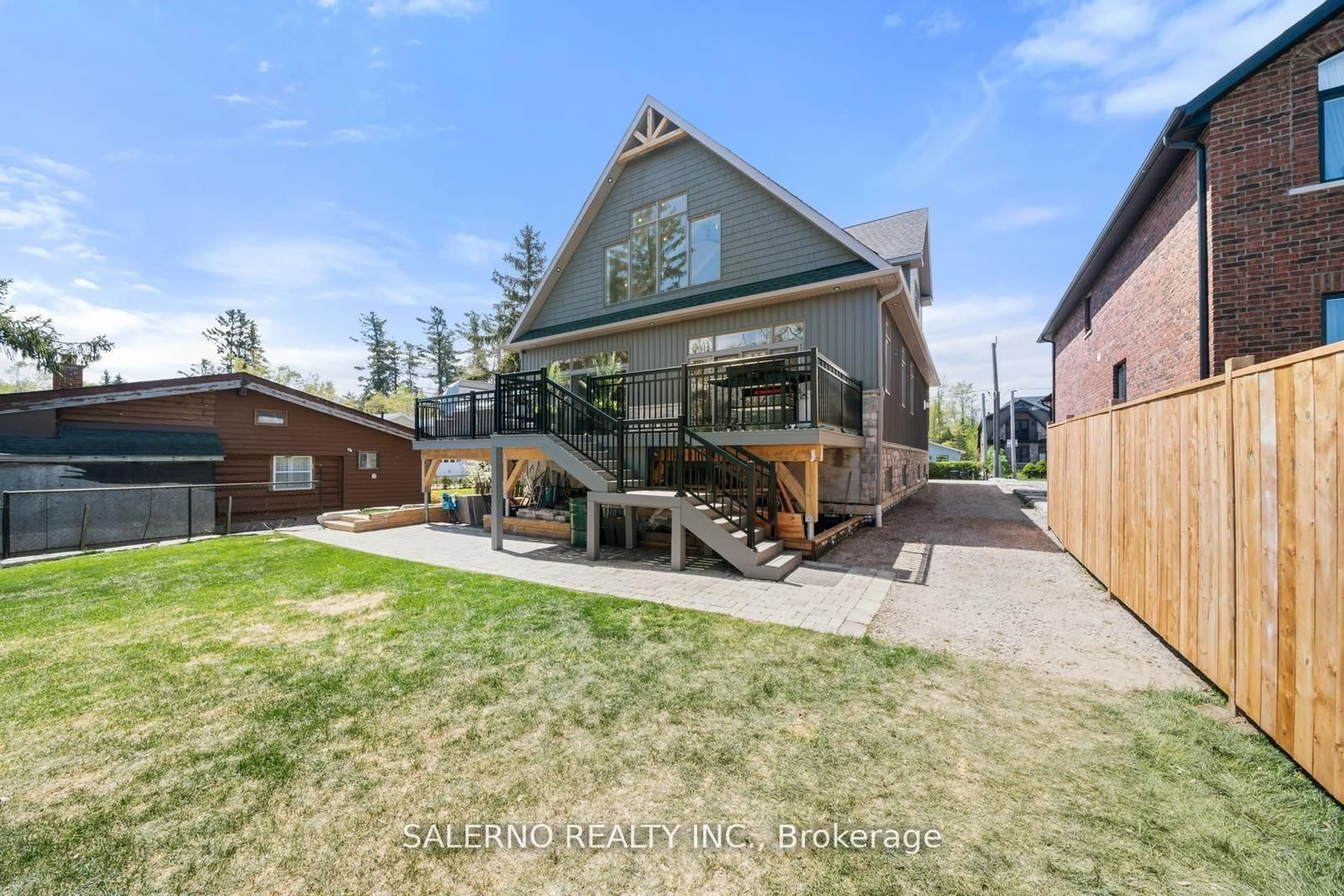 A pic from outside/outdoor area/front of a property/back of a property/a pic from drone, unknown for 1889 Simcoe Blvd, Innisfil Ontario L9S 4N3
