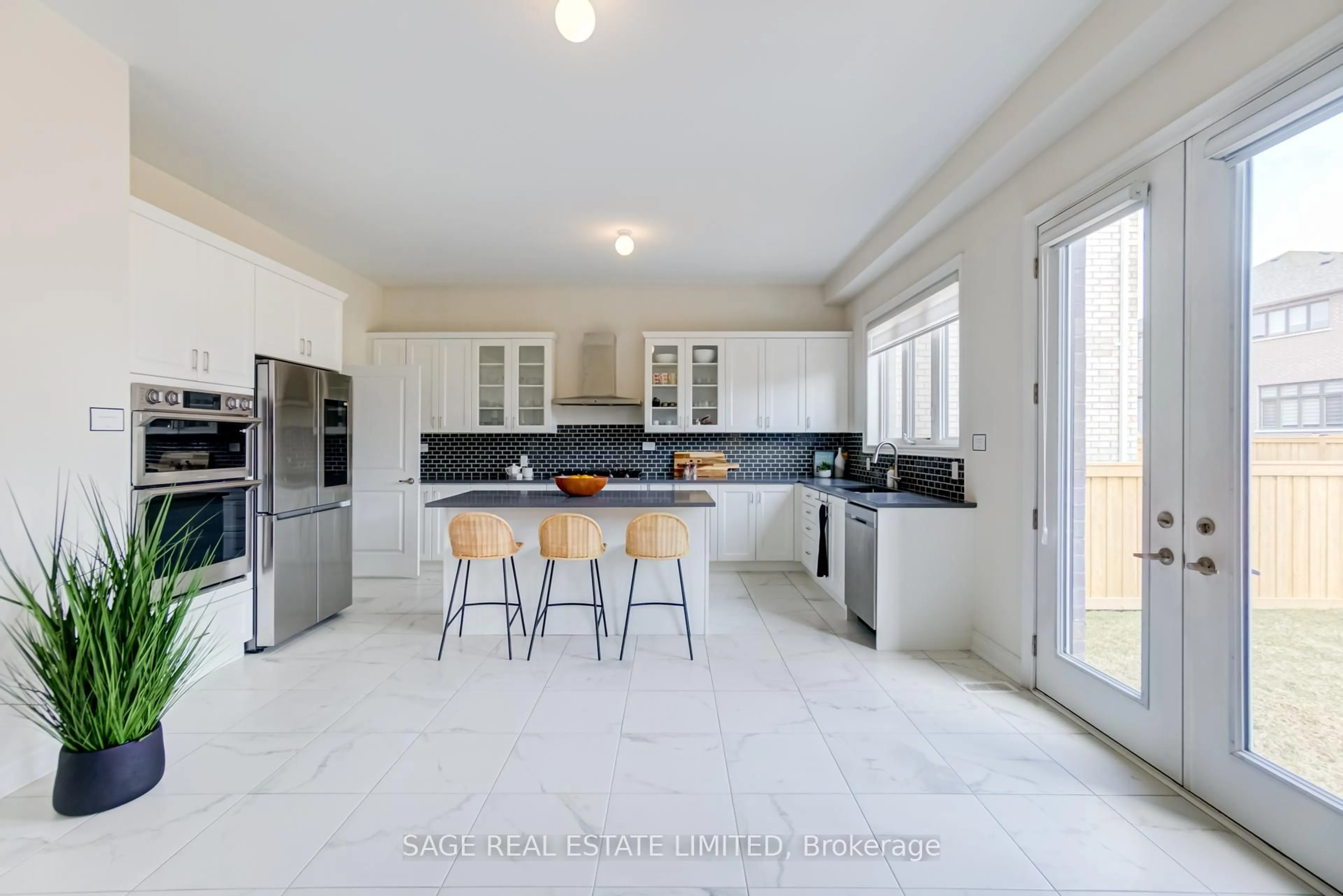 Open concept kitchen, ceramic/tile floor for 3 Joiner Circ, Whitchurch-Stouffville Ontario L4A 7X4