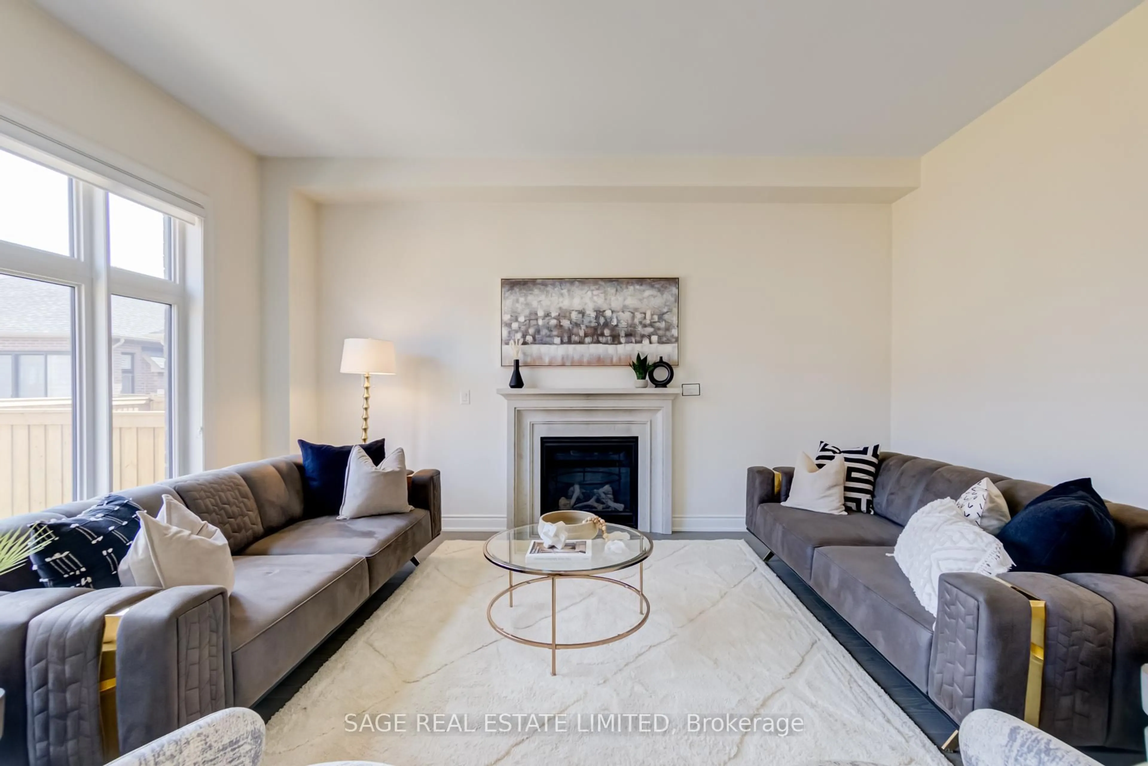 Living room with furniture, unknown for 3 Joiner Circ, Whitchurch-Stouffville Ontario L4A 7X4