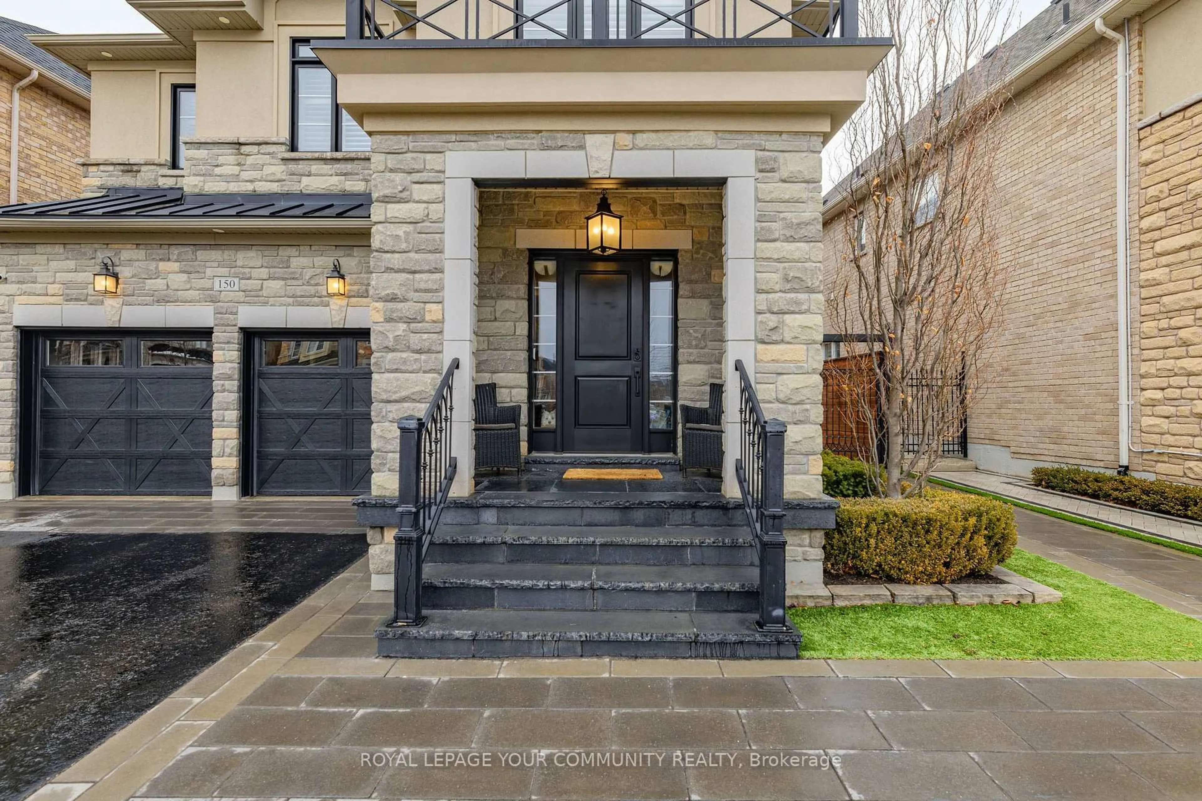 Indoor entryway for 150 Creekland Ave, Whitchurch-Stouffville Ontario L4A 1Y9