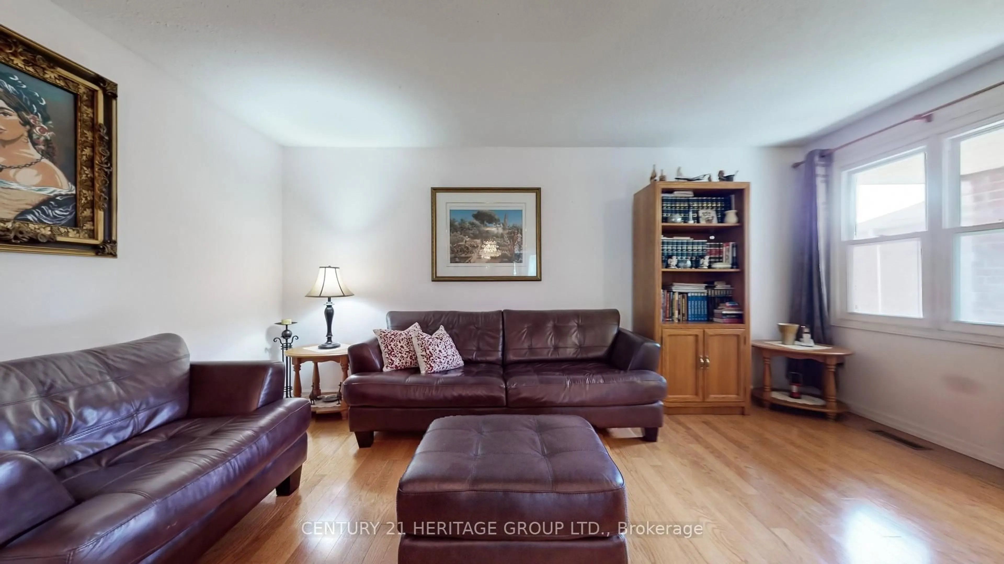 Living room with furniture, unknown for 277 Rosedale Heights Dr, Vaughan Ontario L4J 6Y8