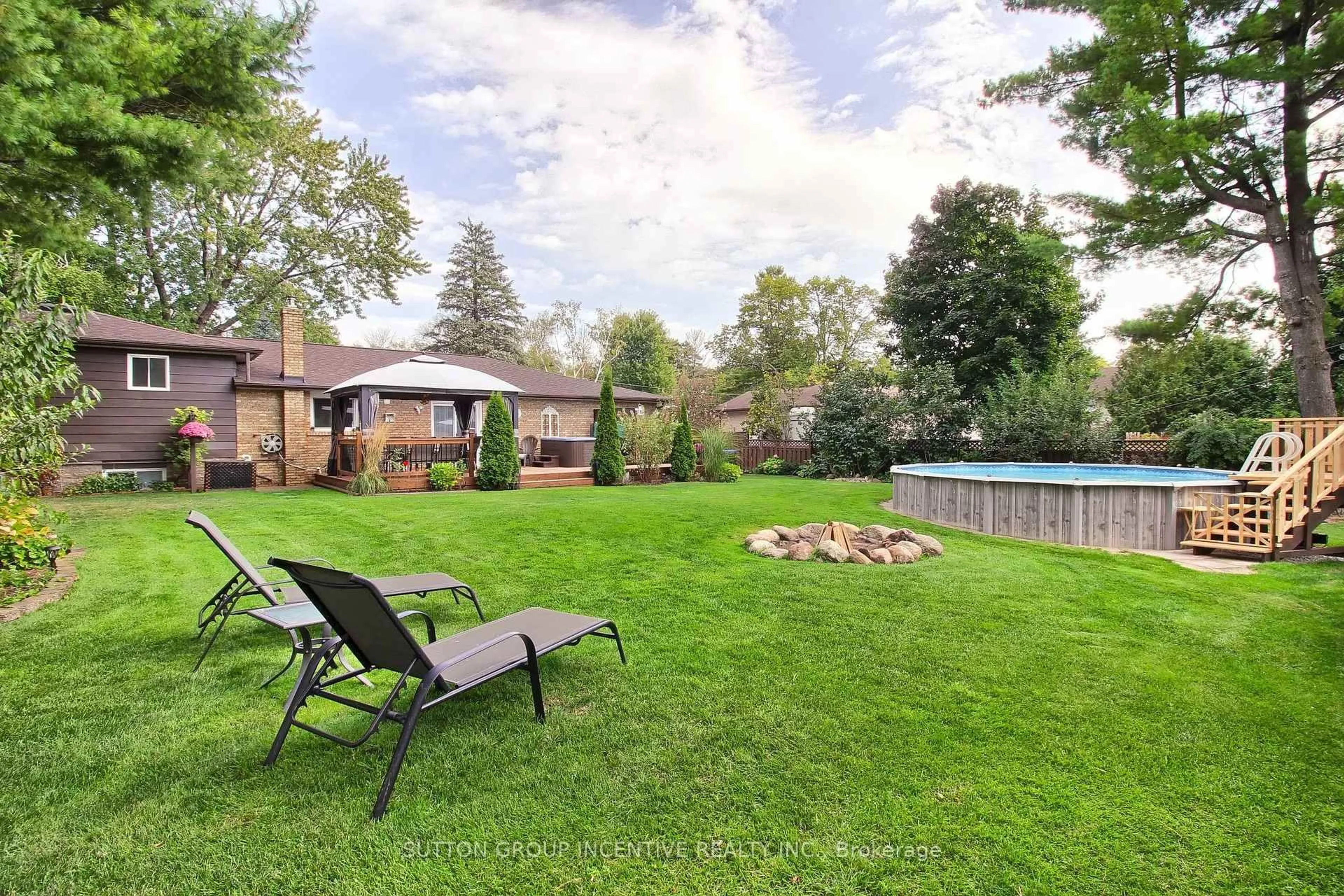 A pic from outside/outdoor area/front of a property/back of a property/a pic from drone, water/lake/river/ocean view for 3352 Mason Dr, Innisfil Ontario L9S 2J8