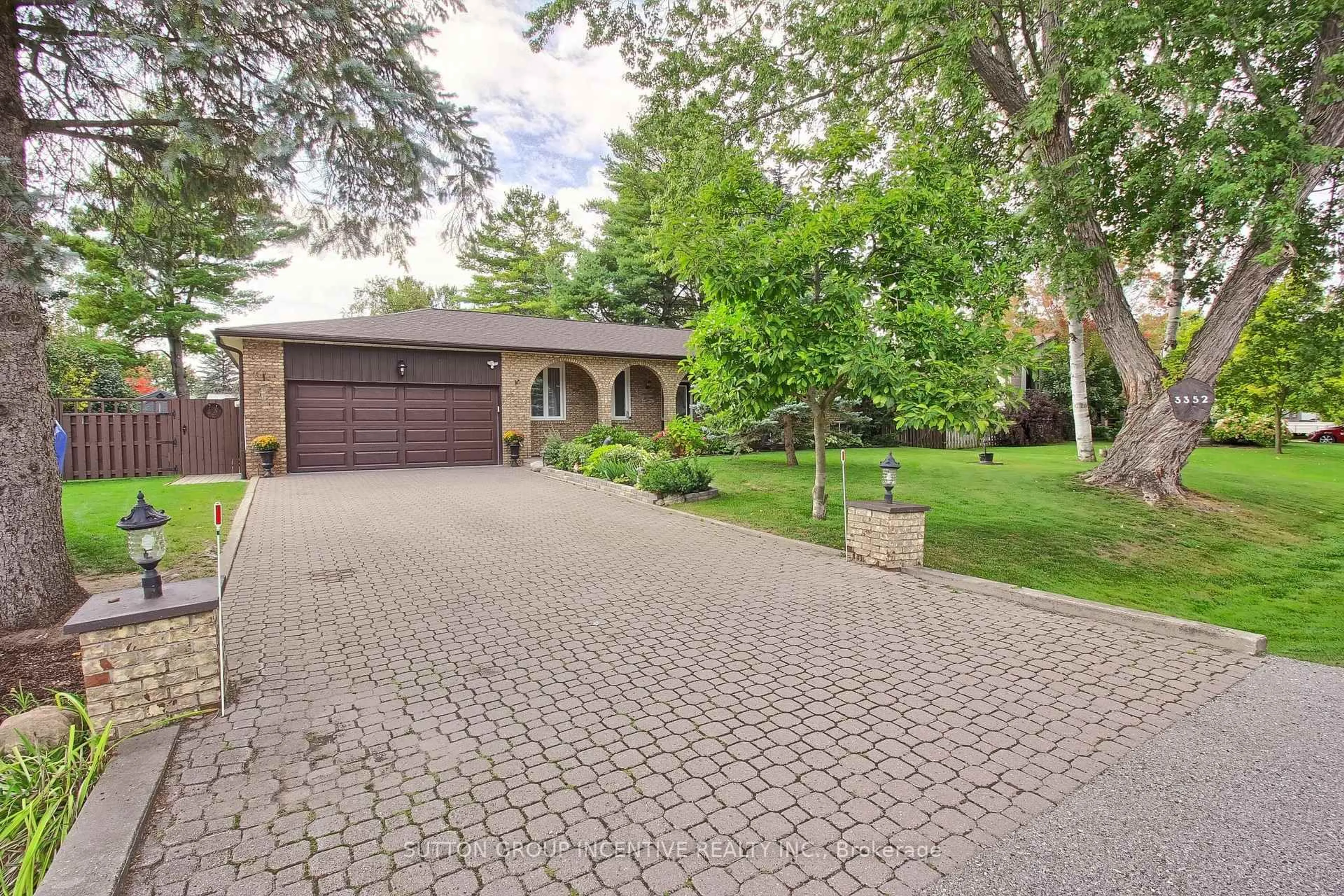 Home with brick exterior material, street for 3352 Mason Dr, Innisfil Ontario L9S 2J8