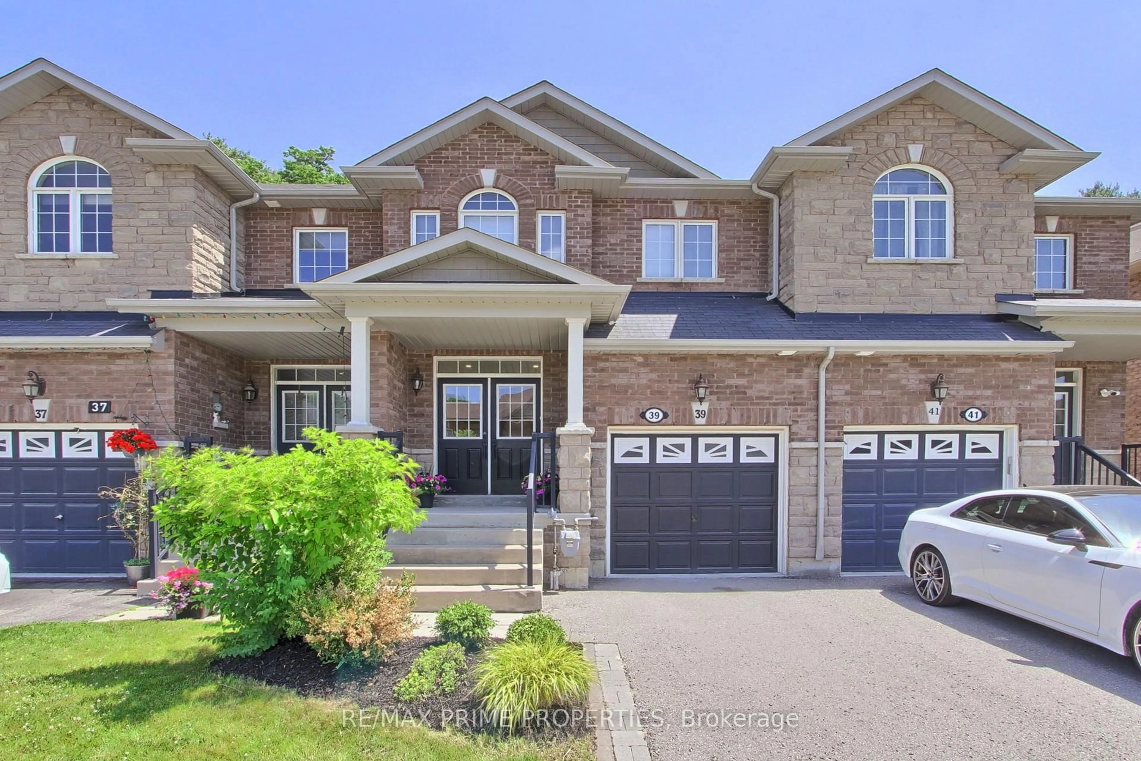 Home with brick exterior material, street for 39 Scotia Rd, Georgina Ontario L0E 1R0