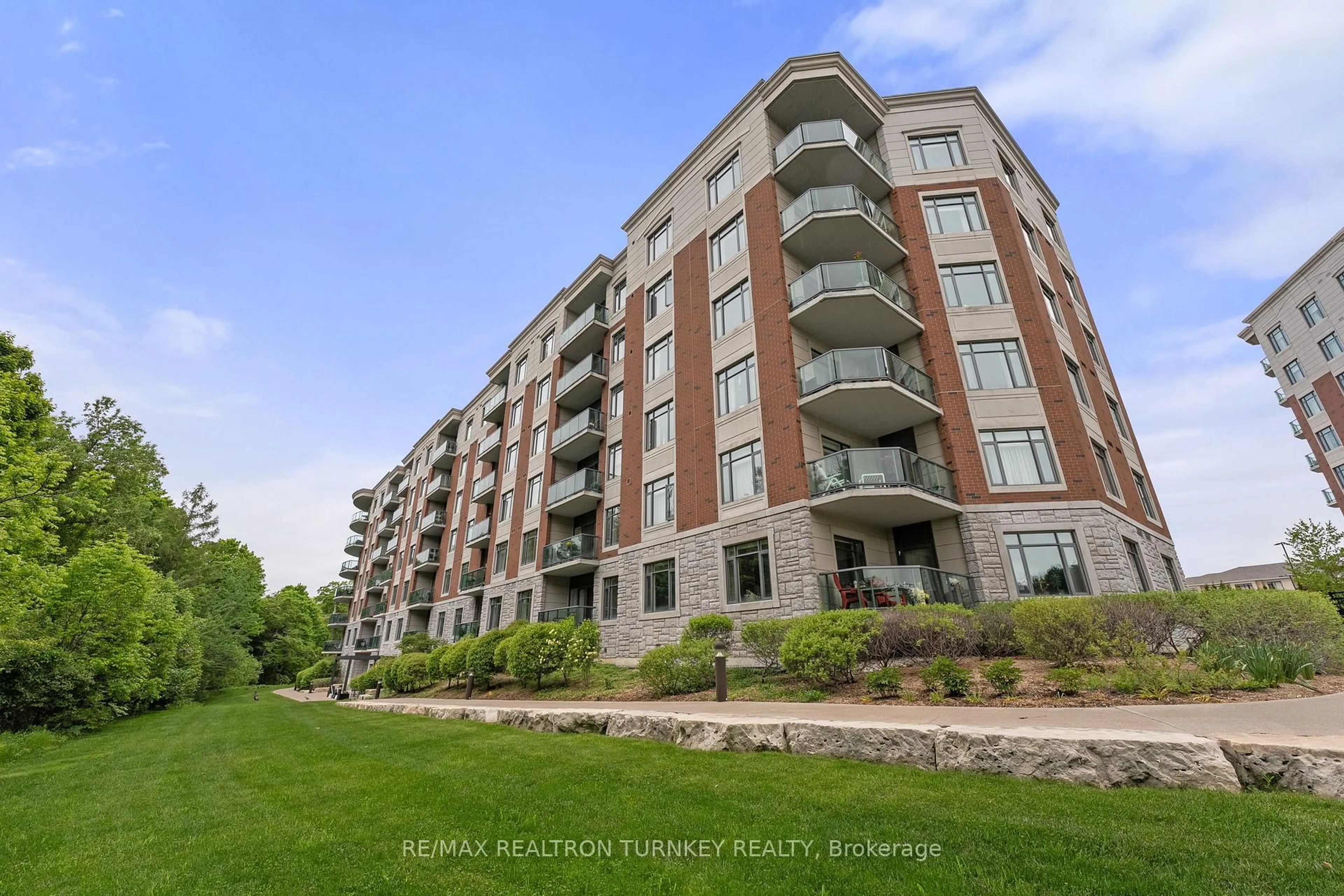 Unknown for 420 William Graham Dr #221, Aurora Ontario L4G 1X4