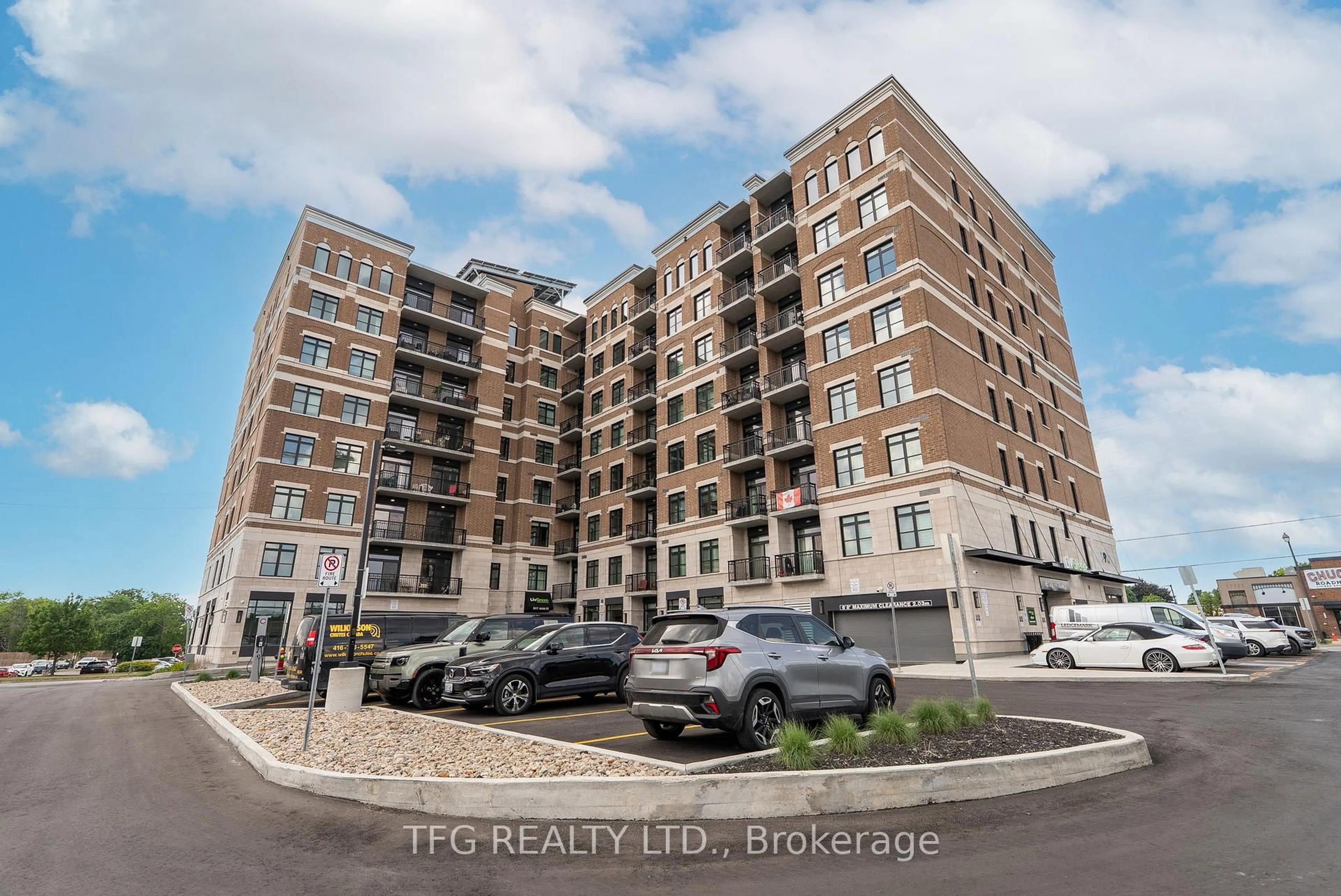 A pic from outside/outdoor area/front of a property/back of a property/a pic from drone, building for 5917 Main St #412, Whitchurch-Stouffville Ontario L4A 5G4