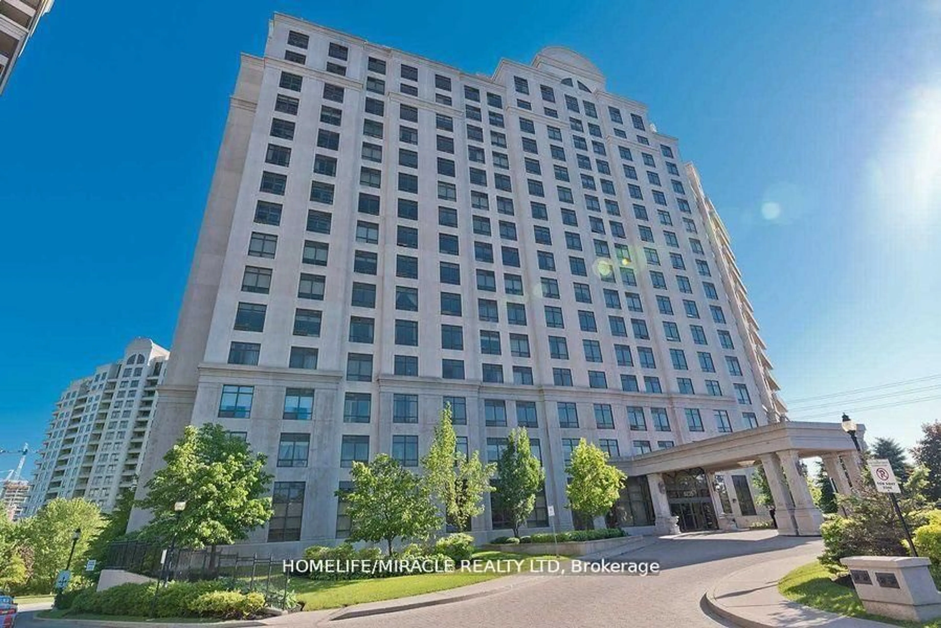 Indoor foyer for 9235 Jane St #412, Vaughan Ontario L6A 0J8