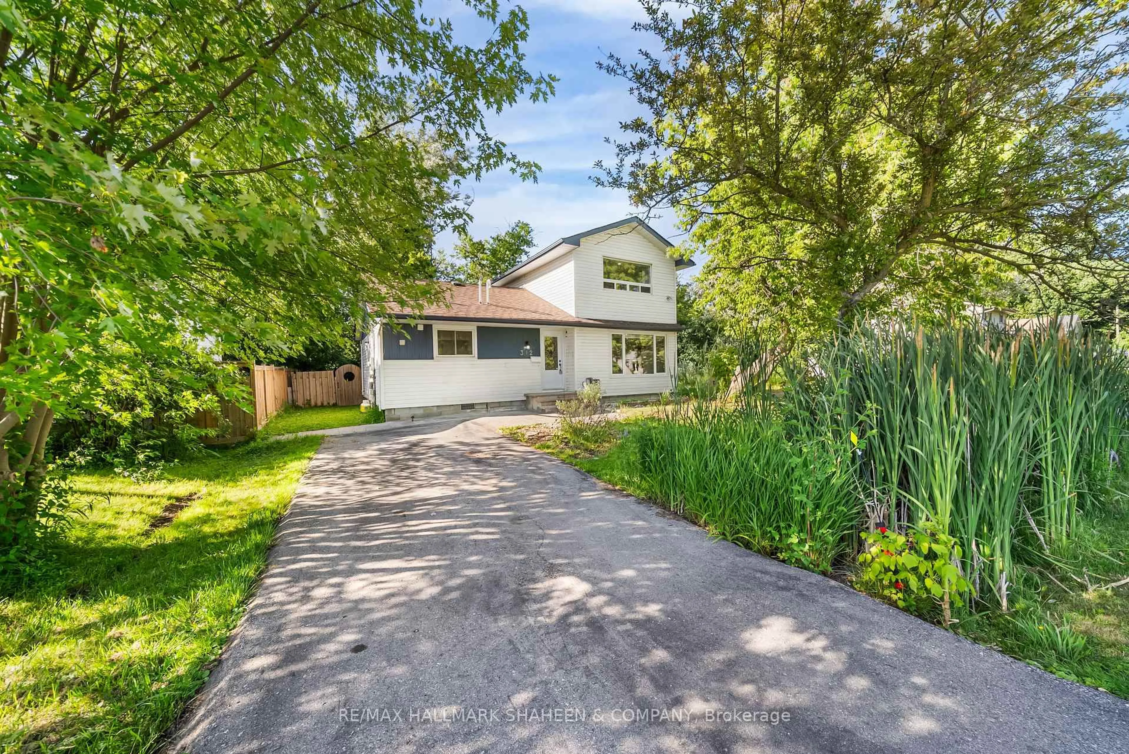 A pic from outside/outdoor area/front of a property/back of a property/a pic from drone, street for 312 Terrace Dr, Georgina Ontario L4P 2Y8