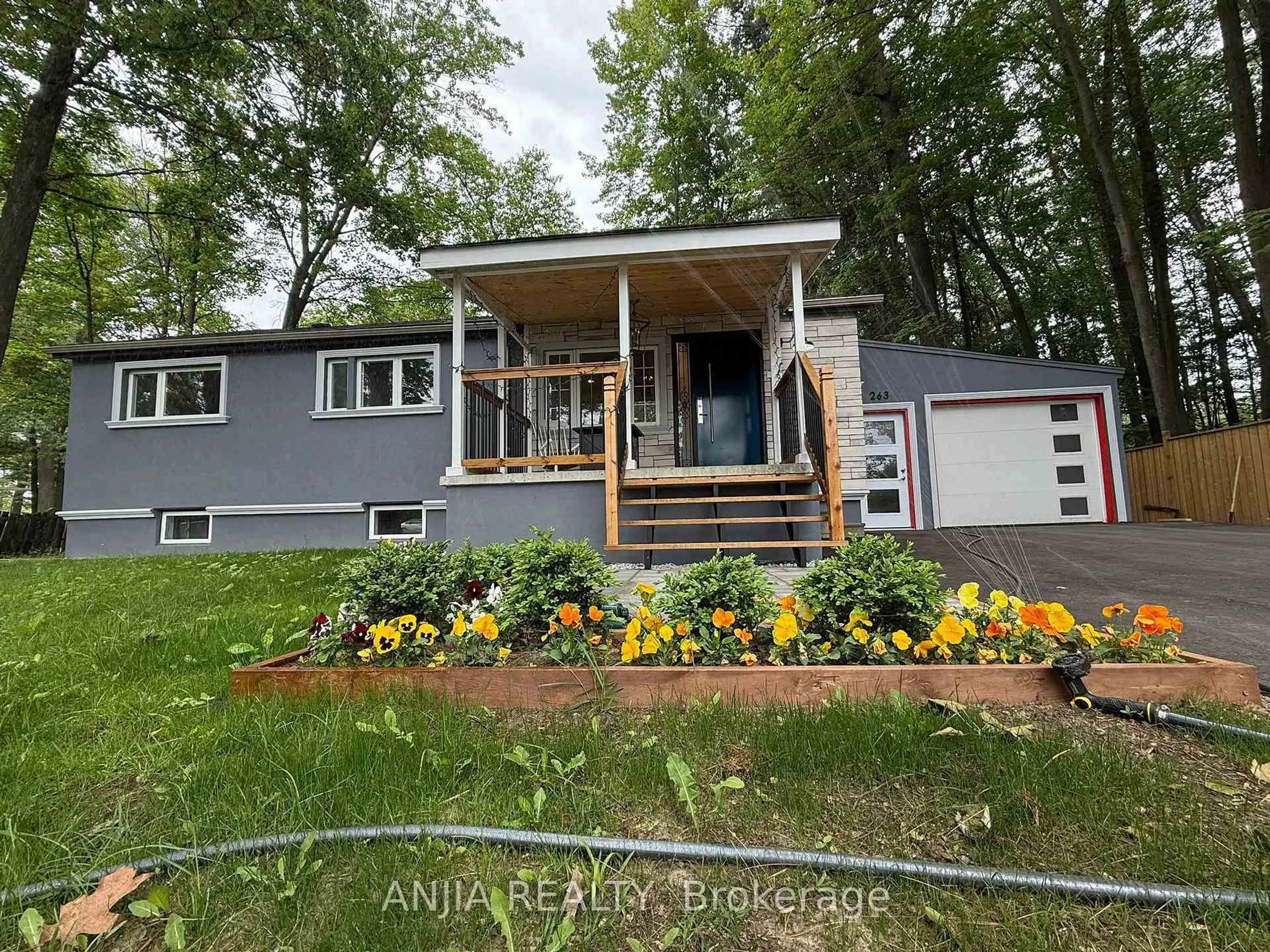 Home with vinyl exterior material, street for 263 Queensville Sdrd, East Gwillimbury Ontario L9N 1A8
