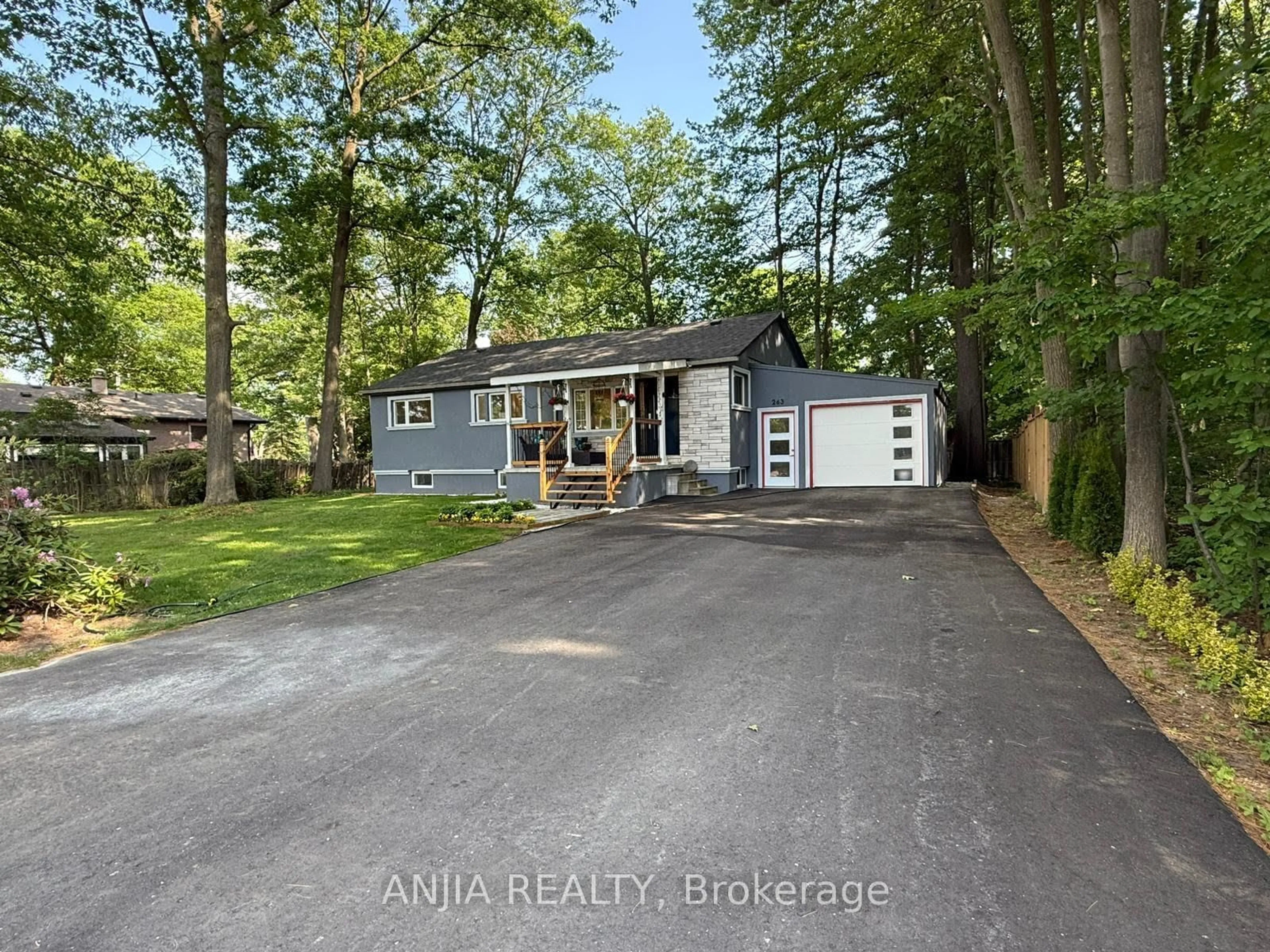 A pic from outside/outdoor area/front of a property/back of a property/a pic from drone, street for 263 Queensville Sdrd, East Gwillimbury Ontario L9N 1A8