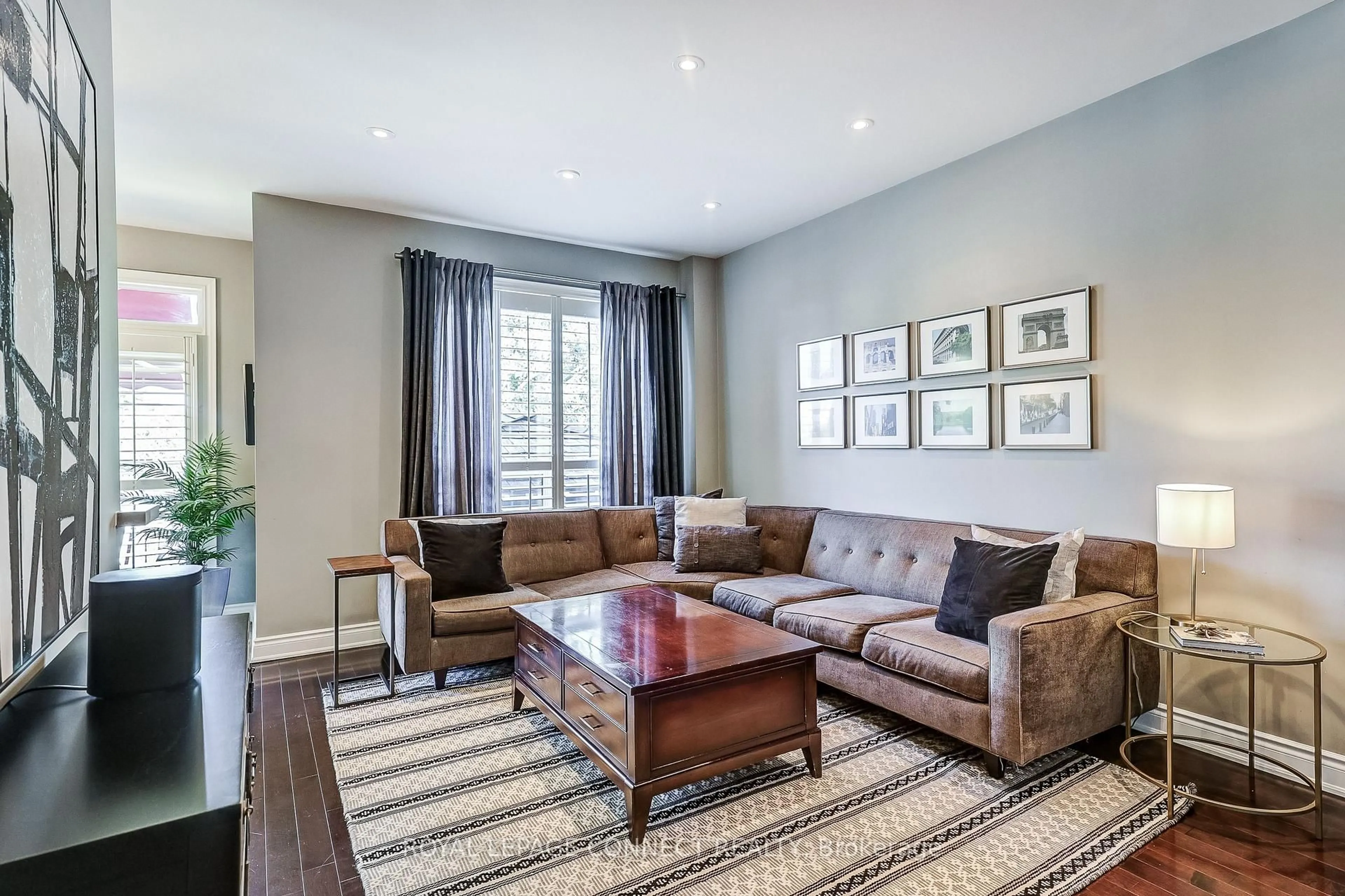 Living room with furniture, unknown for 27 Inverhuron St, Richmond Hill Ontario L4E 4H2