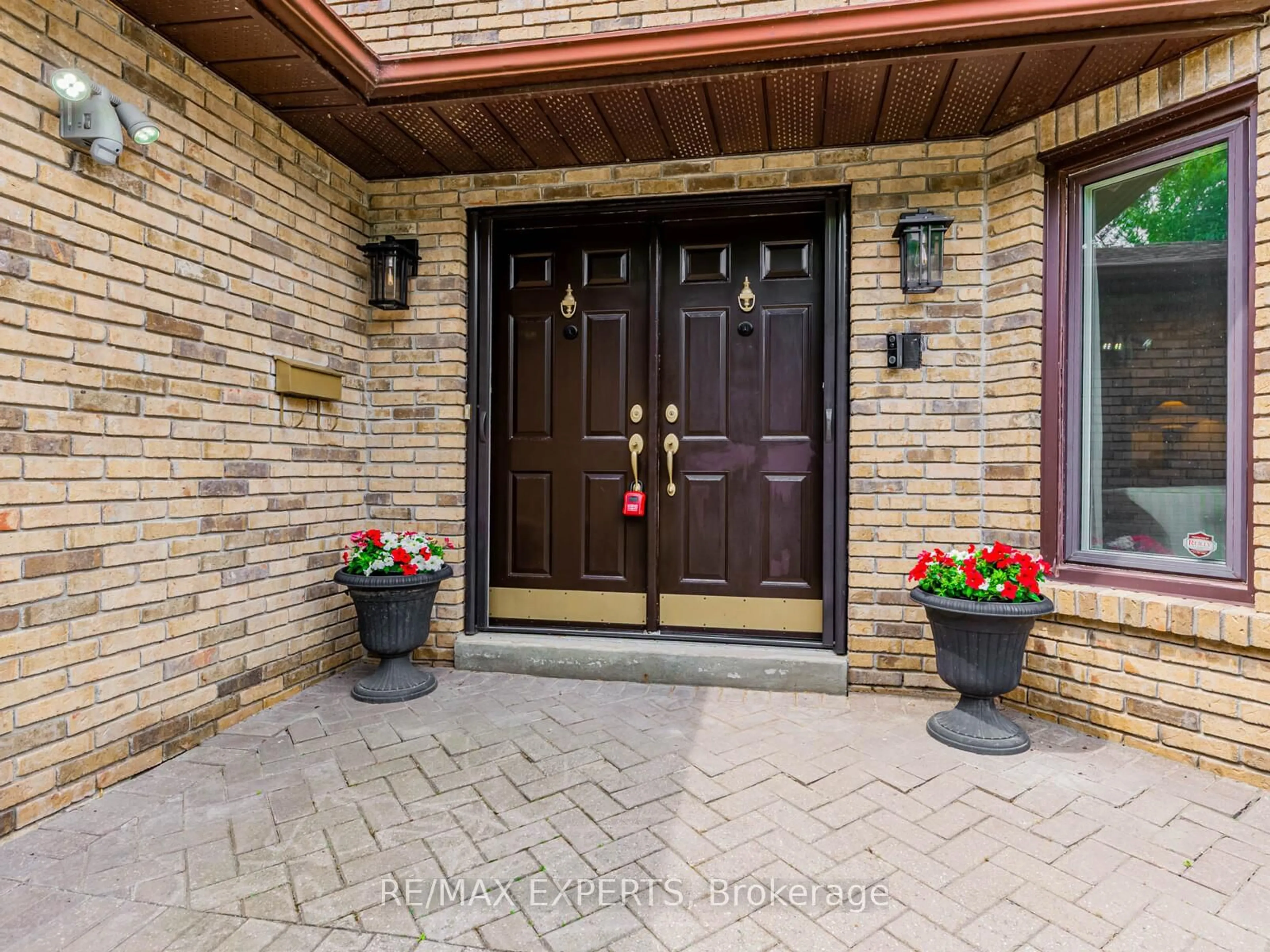 Indoor entryway for 58 Somerset Cres, Richmond Hill Ontario L4C 8N7