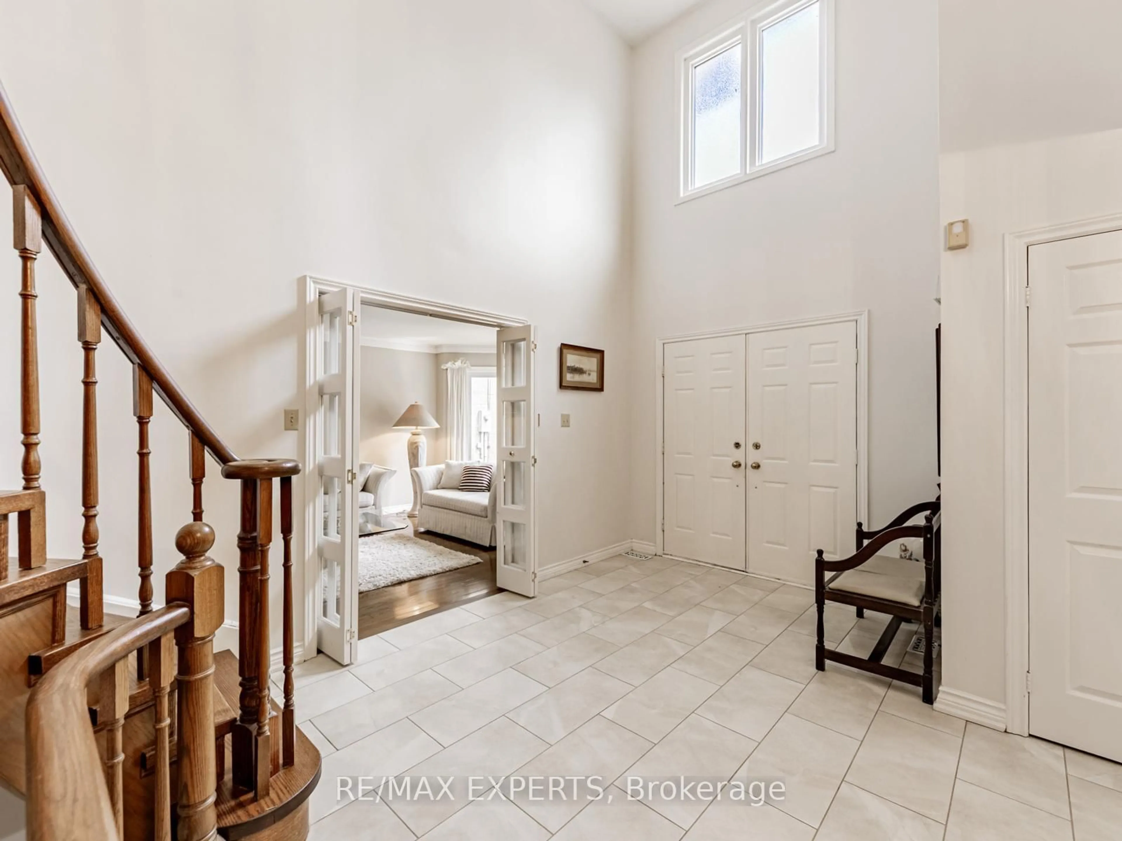 Indoor foyer for 58 Somerset Cres, Richmond Hill Ontario L4C 8N7