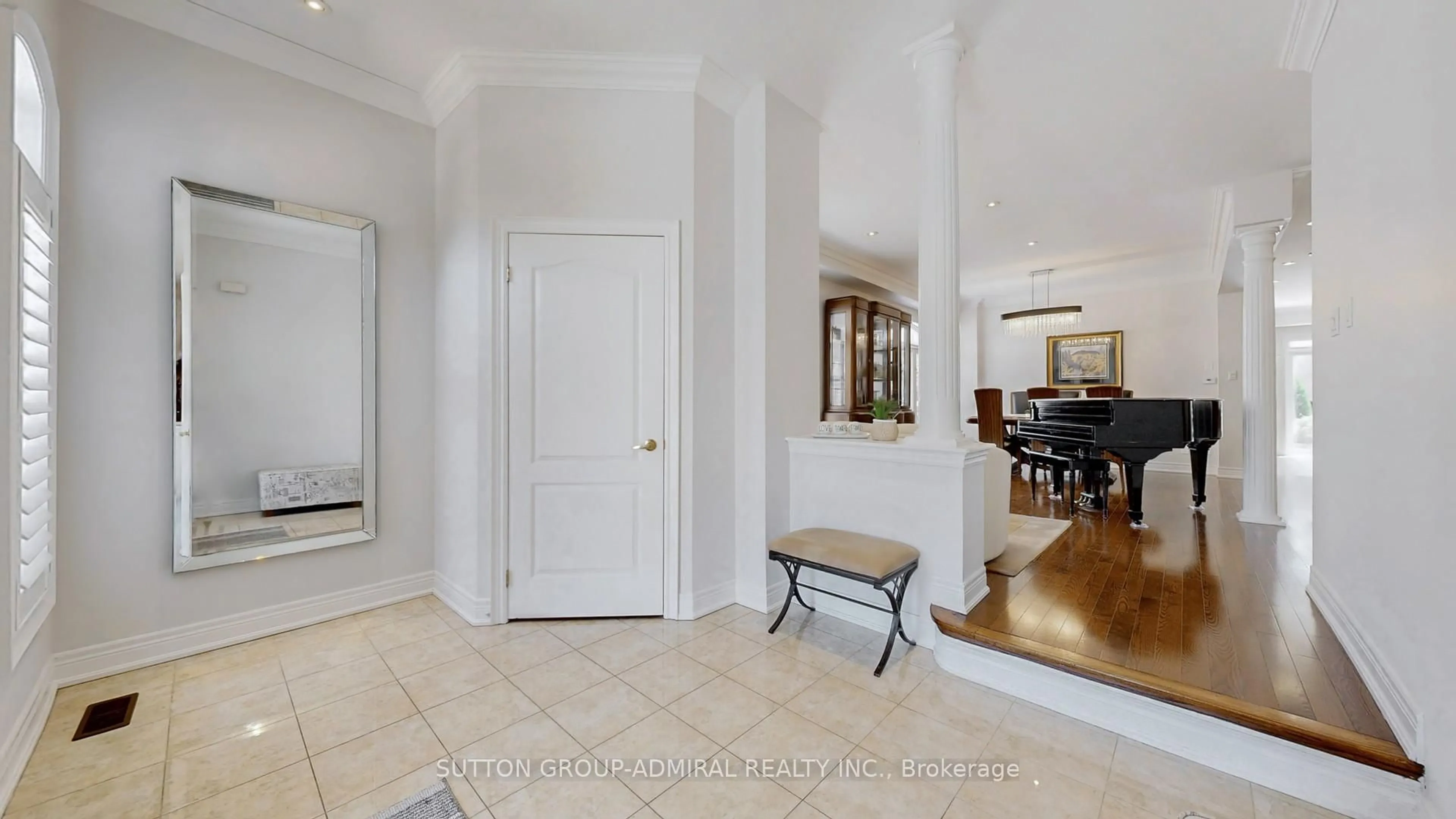 Indoor entryway for 197 Israel Zilber Dr, Vaughan Ontario L6A 0L3