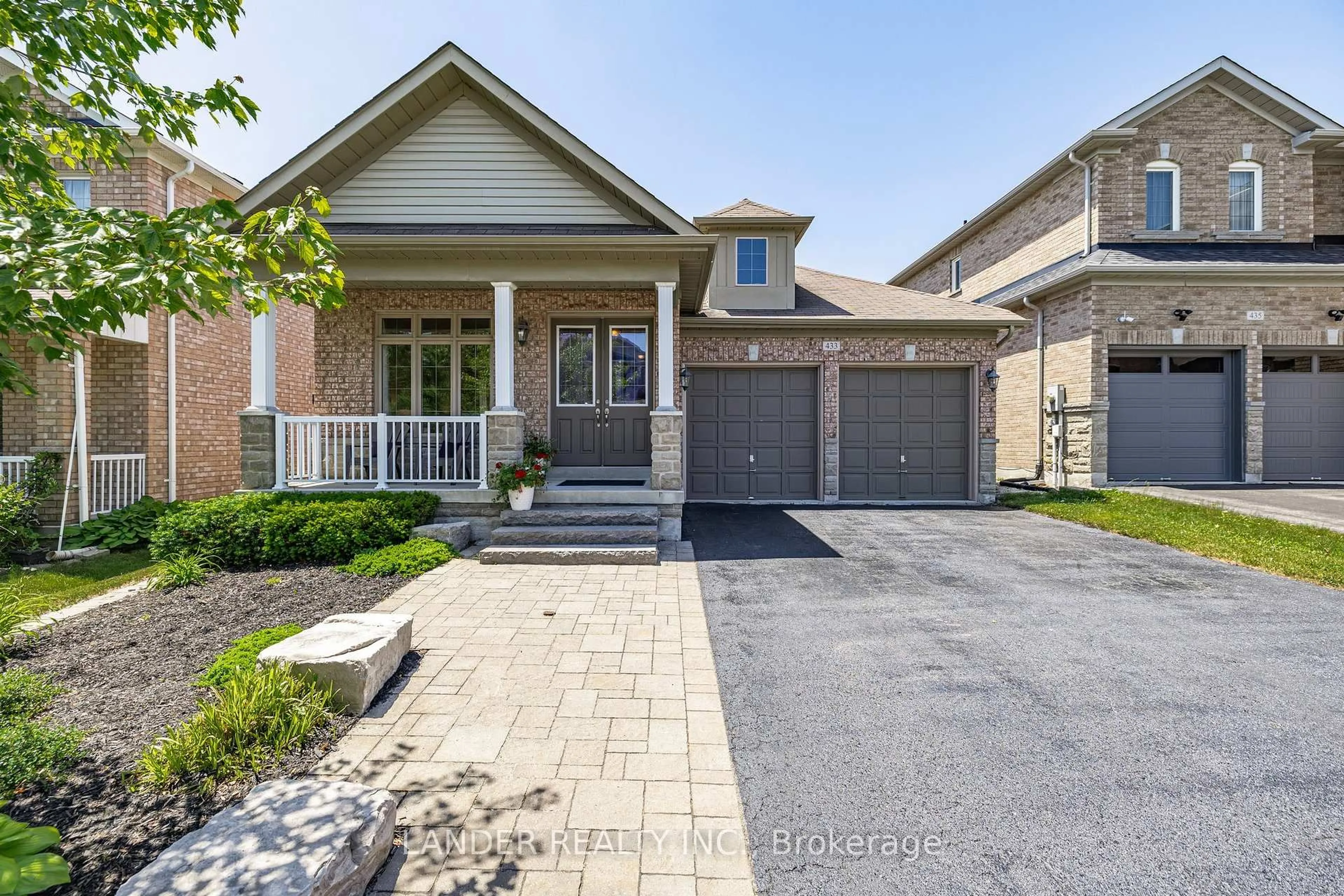 Home with brick exterior material, street for 433 Kwapis Blvd, Newmarket Ontario L3X 3K4