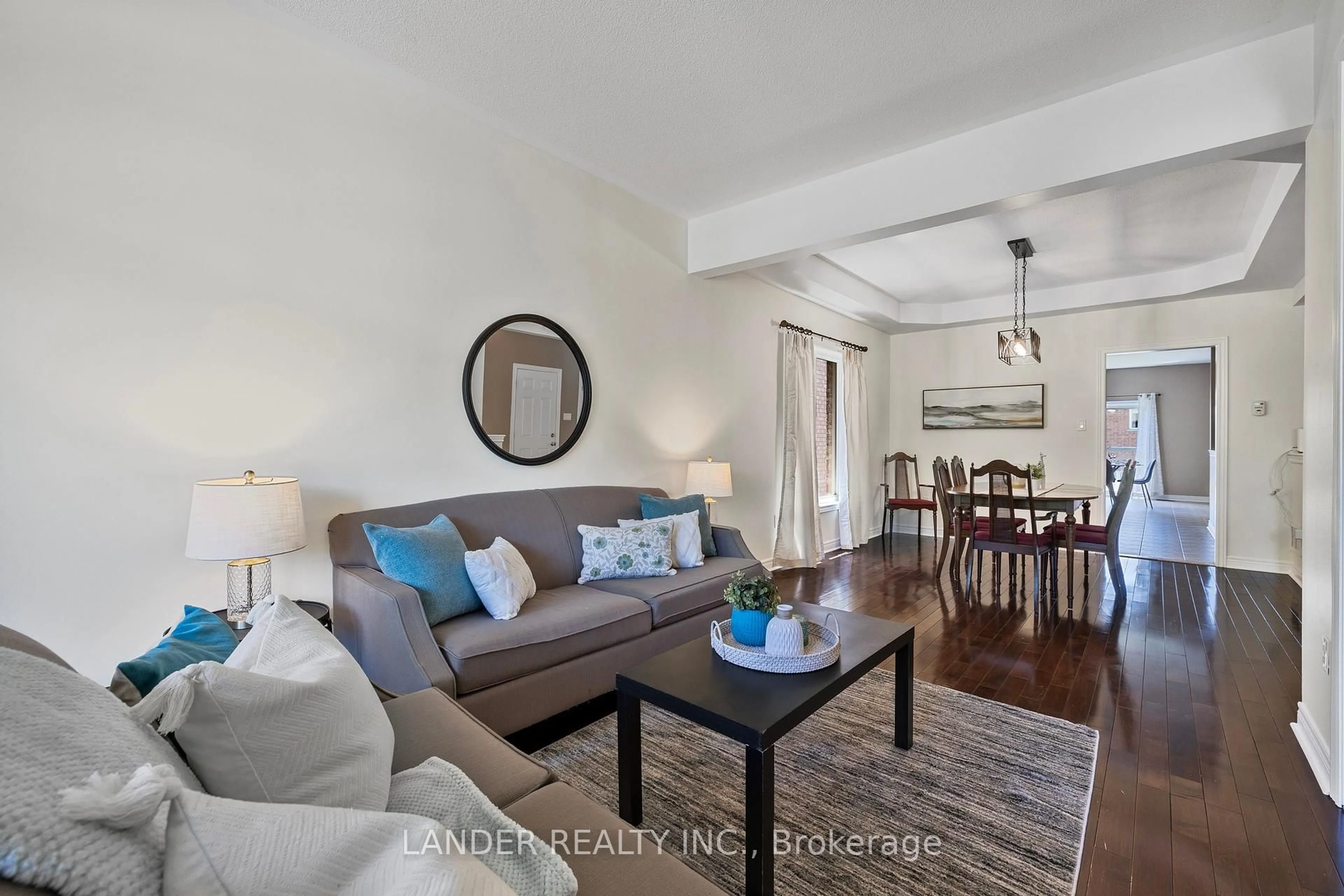 Living room with furniture, unknown for 433 Kwapis Blvd, Newmarket Ontario L3X 3K4