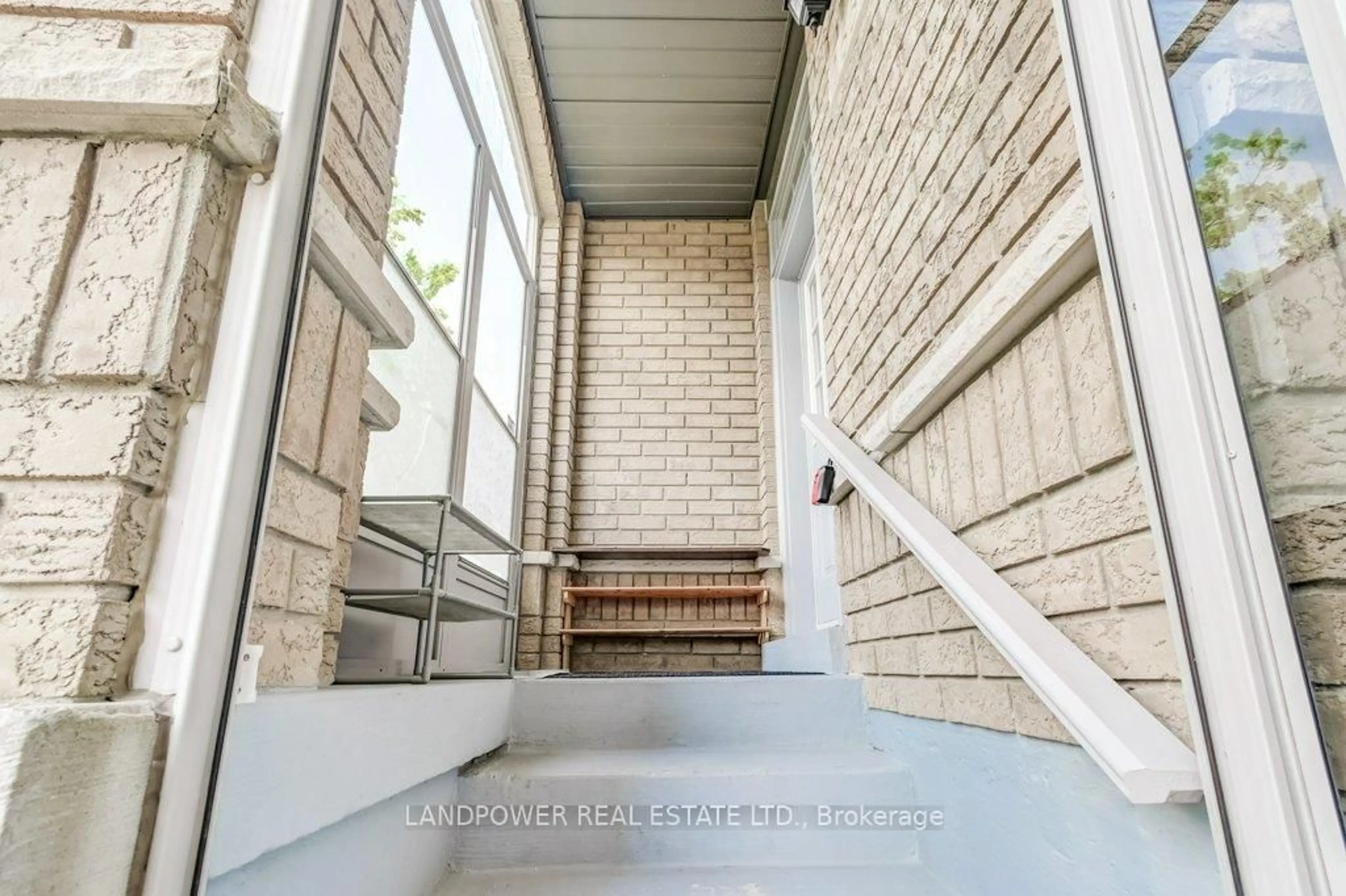 Stairs for 165 Bur Oak Ave, Markham Ontario L6C 2G1