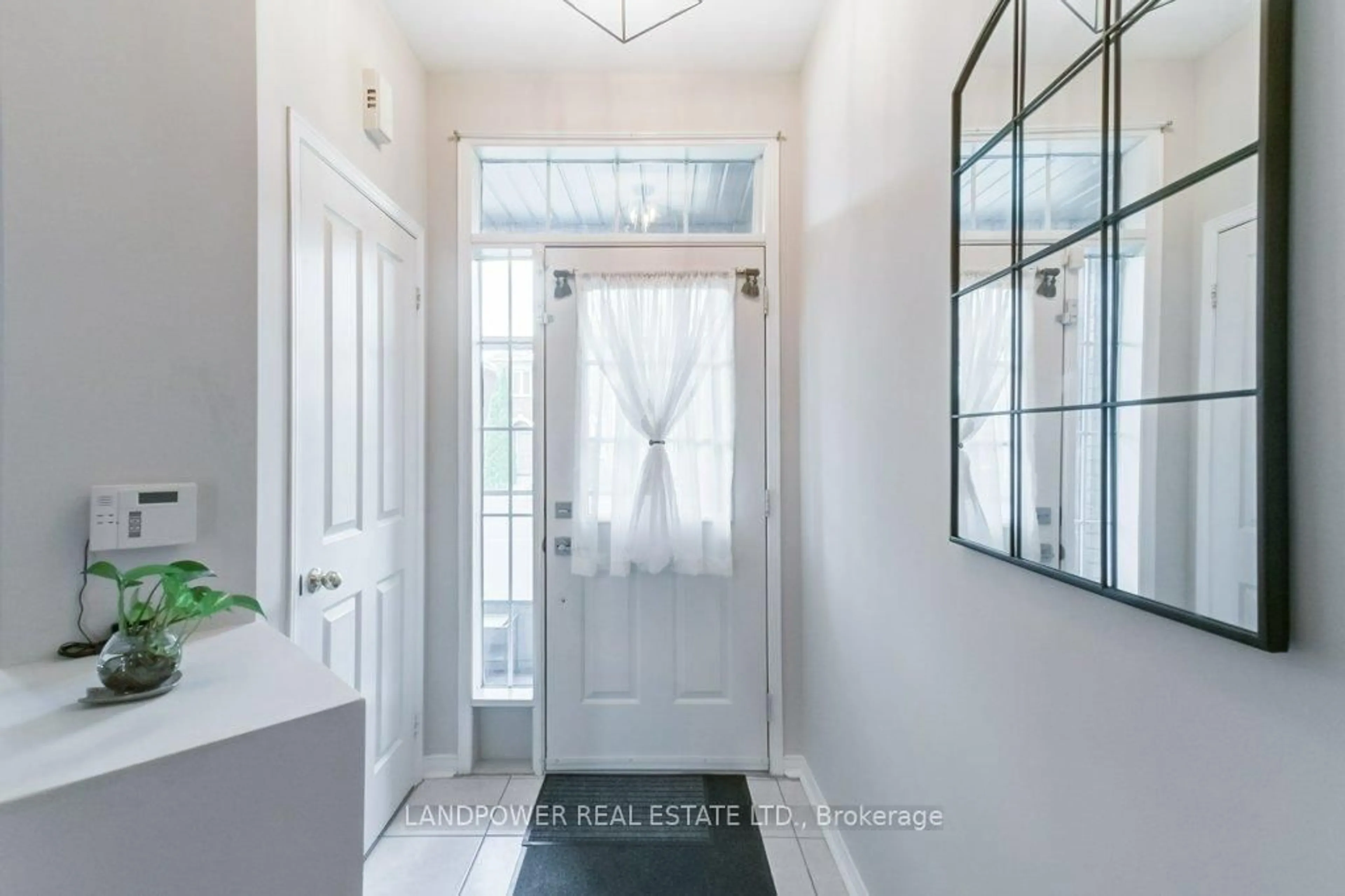Indoor entryway for 165 Bur Oak Ave, Markham Ontario L6C 2G1