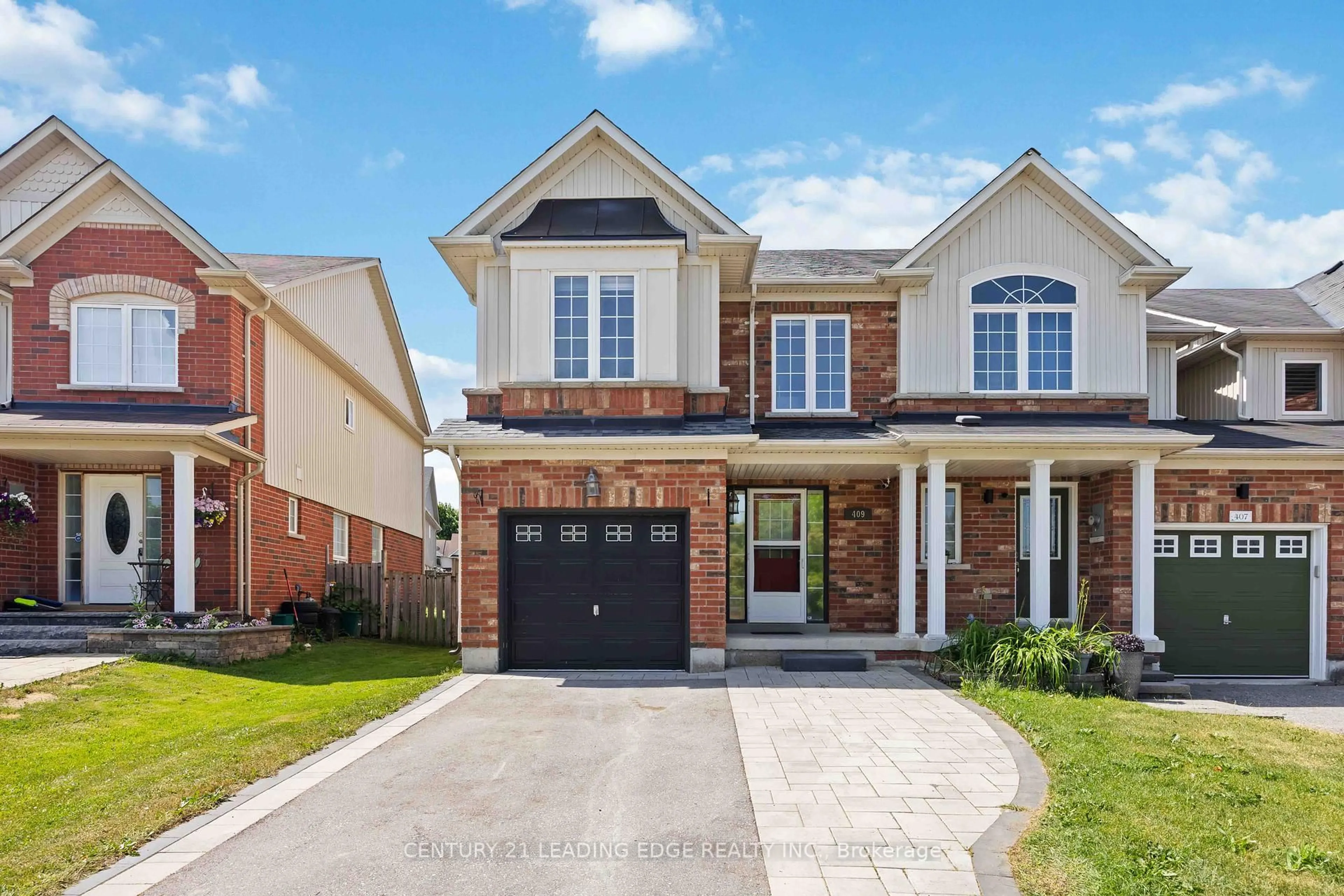 Home with brick exterior material, street for 409 King St, East Gwillimbury Ontario L0G 1M0