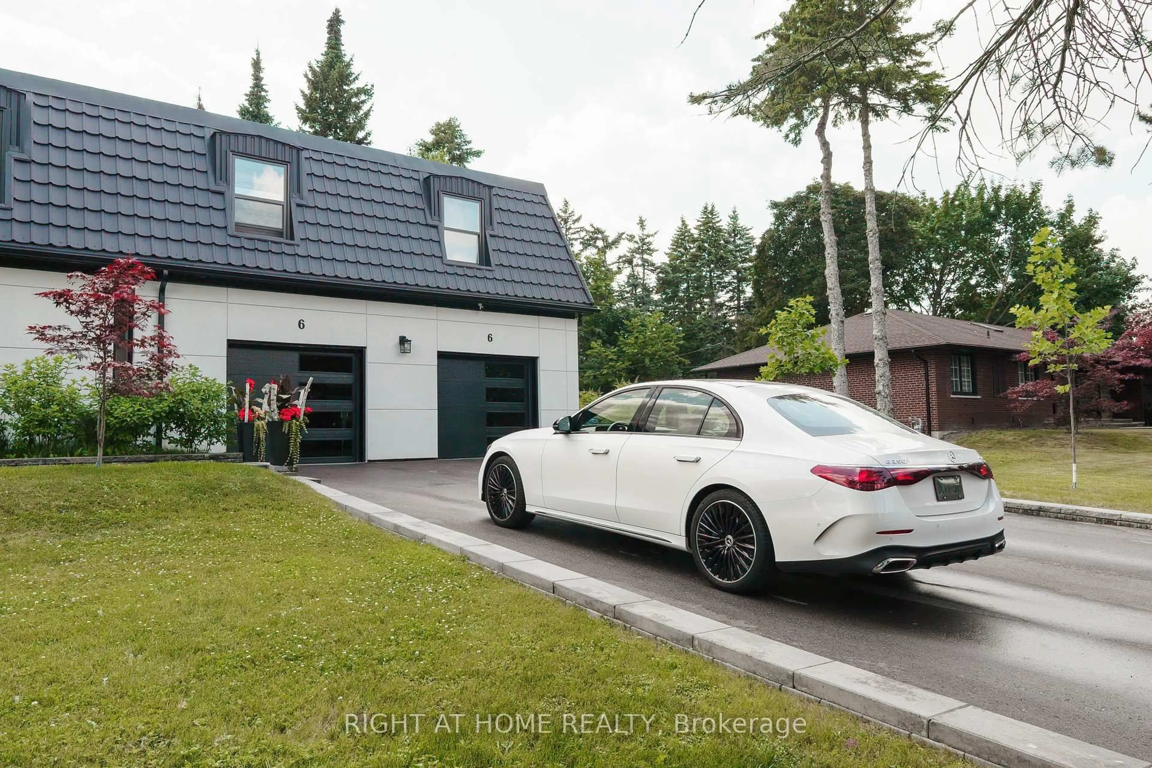 Indoor garage for 6 Ladyslipper Crt, Markham Ontario L3T 2S4