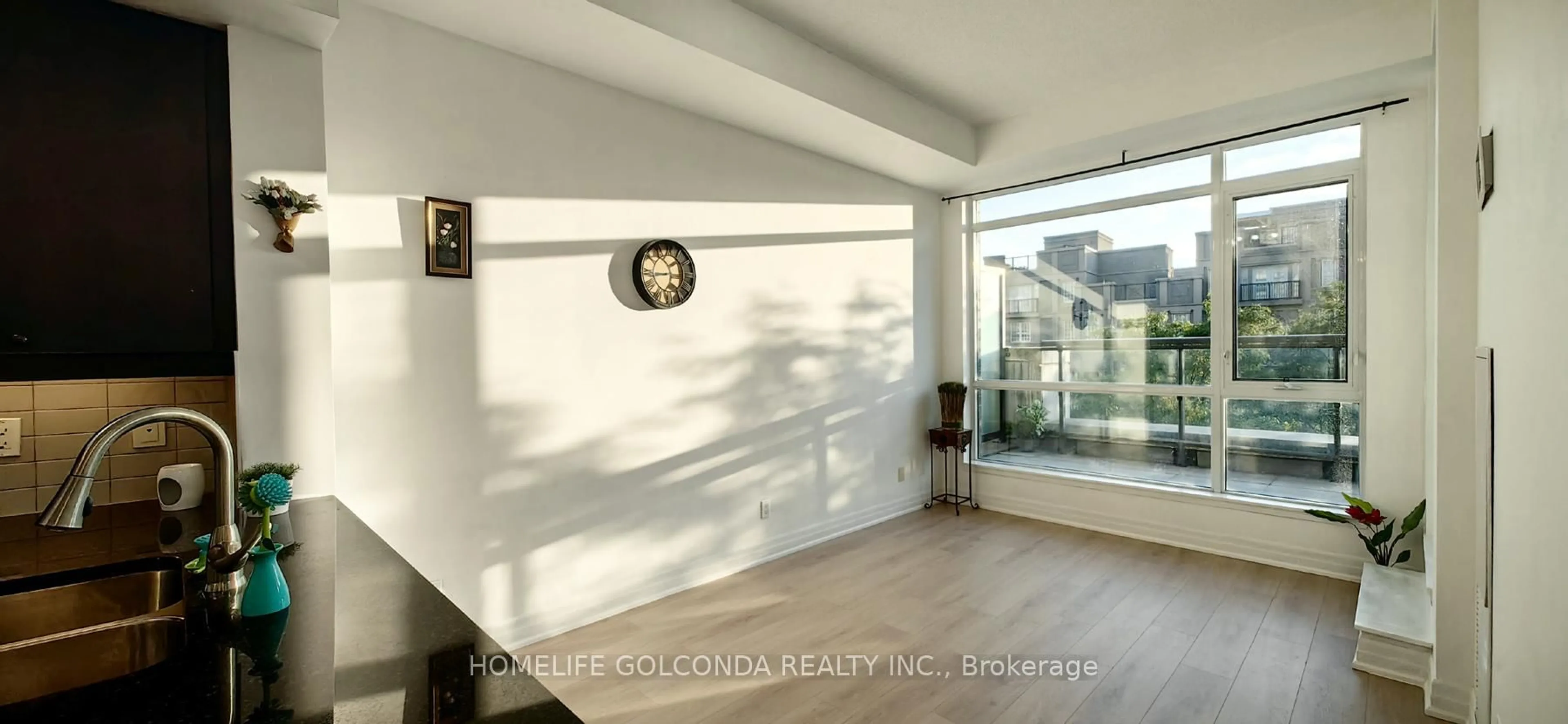 Indoor foyer for 8130 Birchmount Rd #215, Markham Ontario L6G 0E4