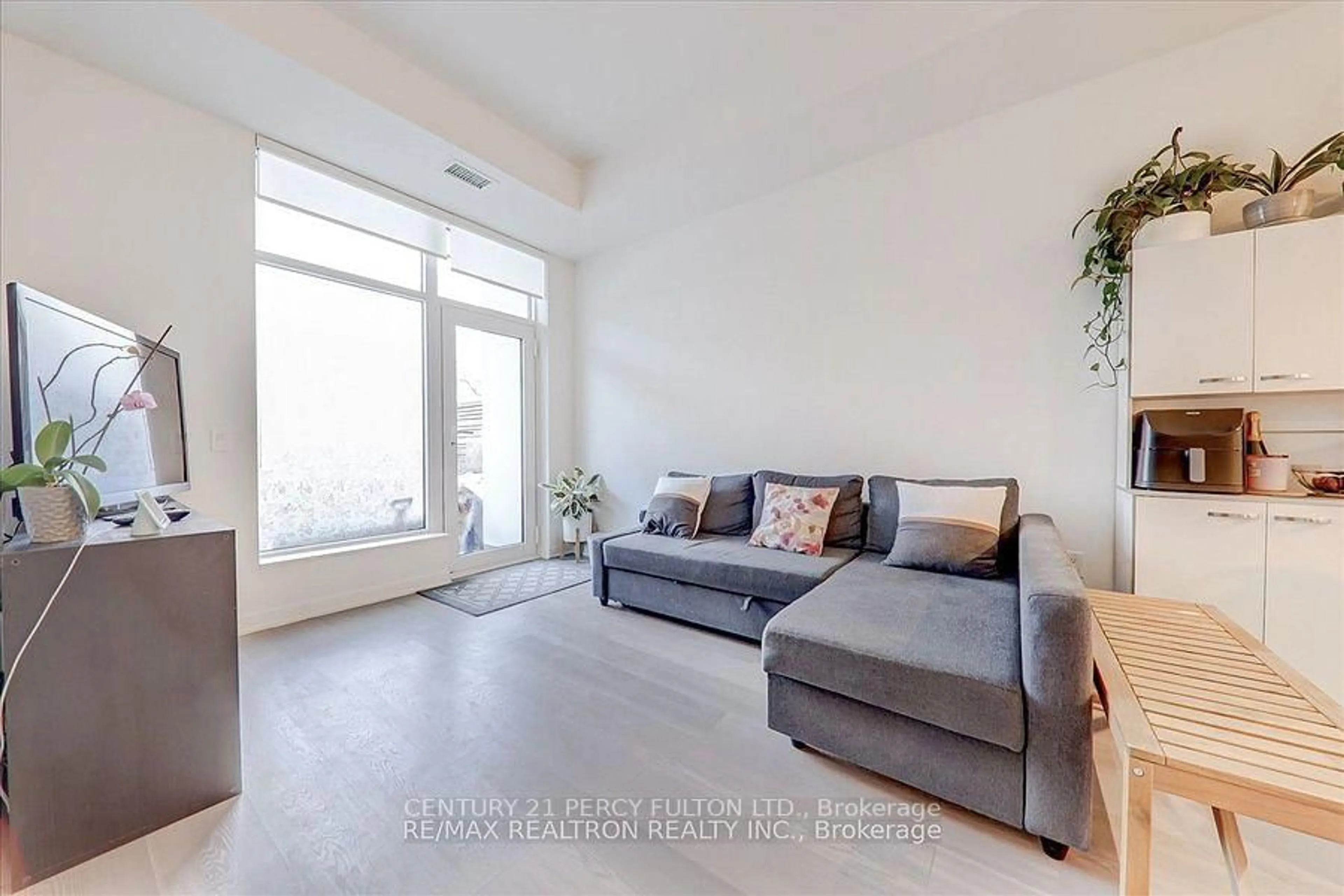 Living room with furniture, unknown for 3 Rosewater St #TH 108, Richmond Hill Ontario L4C 5T6