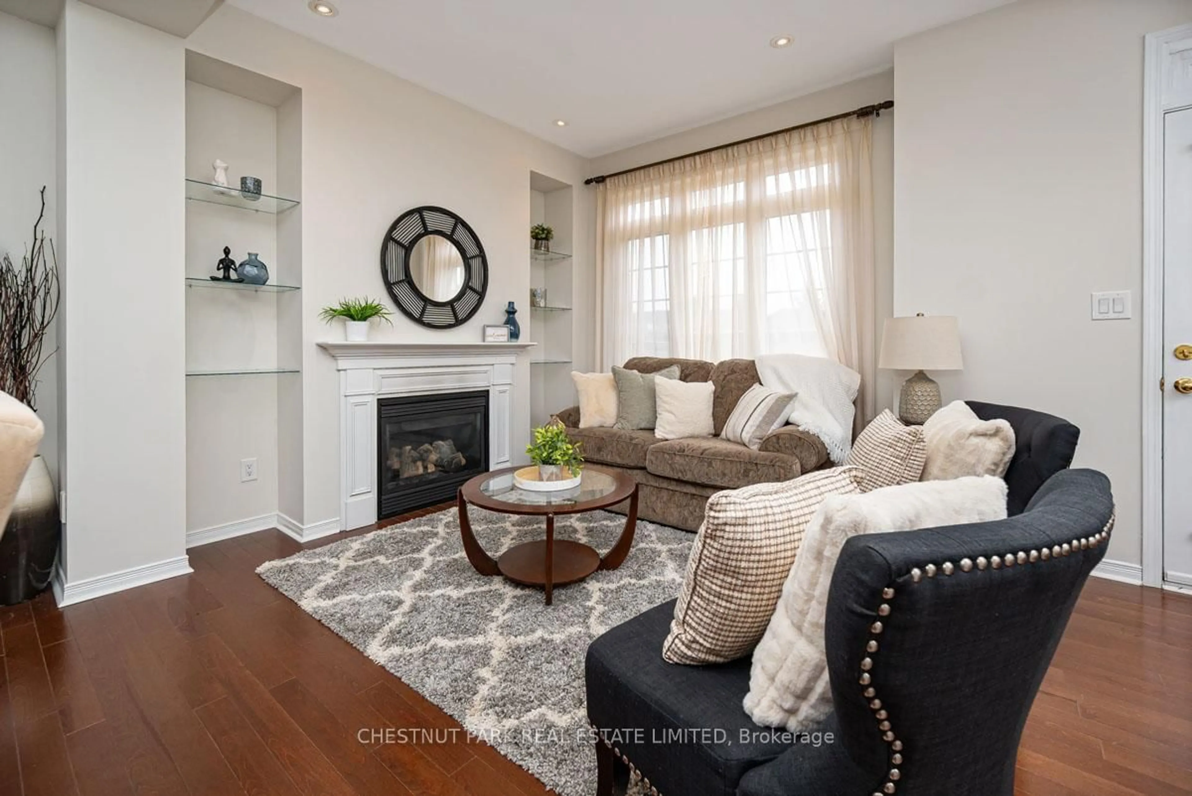 Living room with furniture, wood/laminate floor for 66 Chapman Crt, Aurora Ontario L4G 0E2