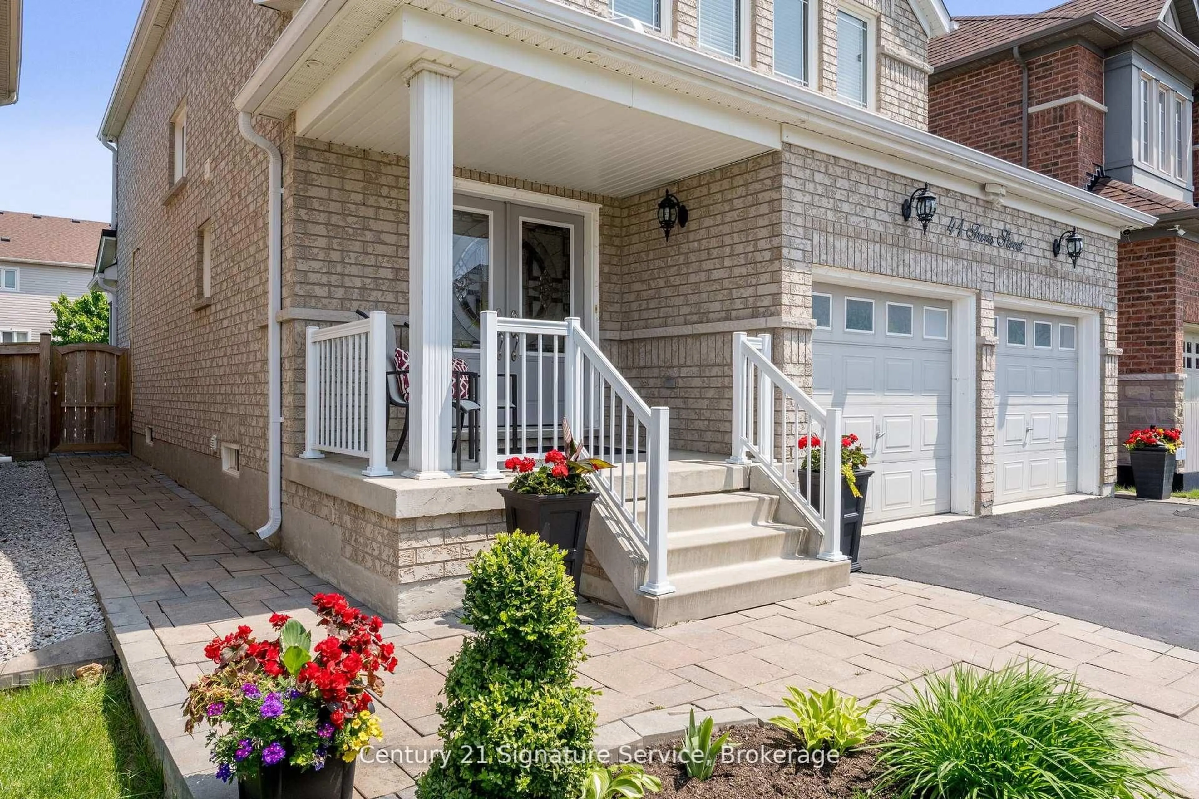 Home with brick exterior material, street for 41 Faris St, Bradford West Gwillimbury Ontario L3Z 0C5