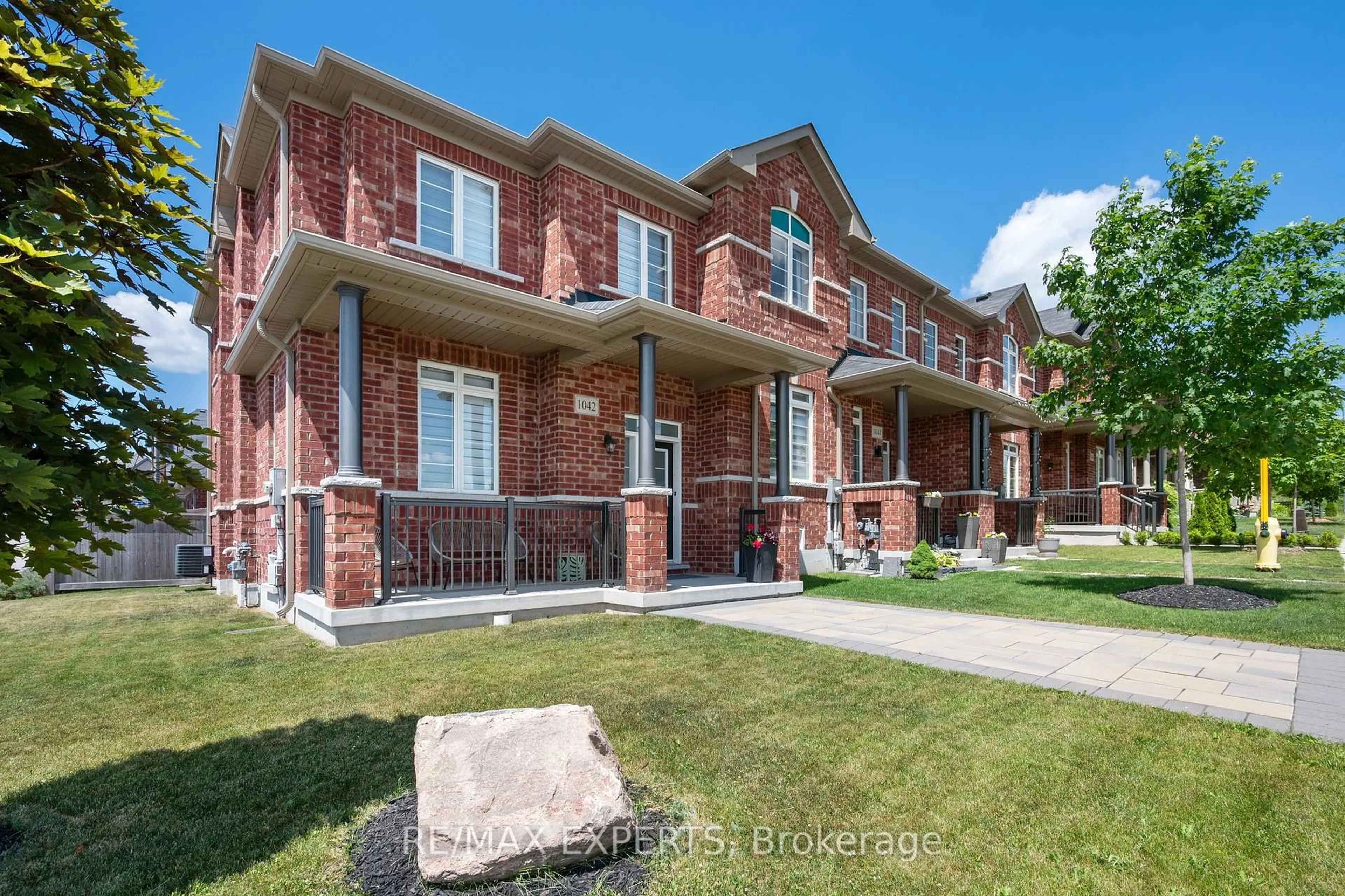 Home with brick exterior material, street for 1042 Murrell Blvd, East Gwillimbury Ontario L9N 0X8