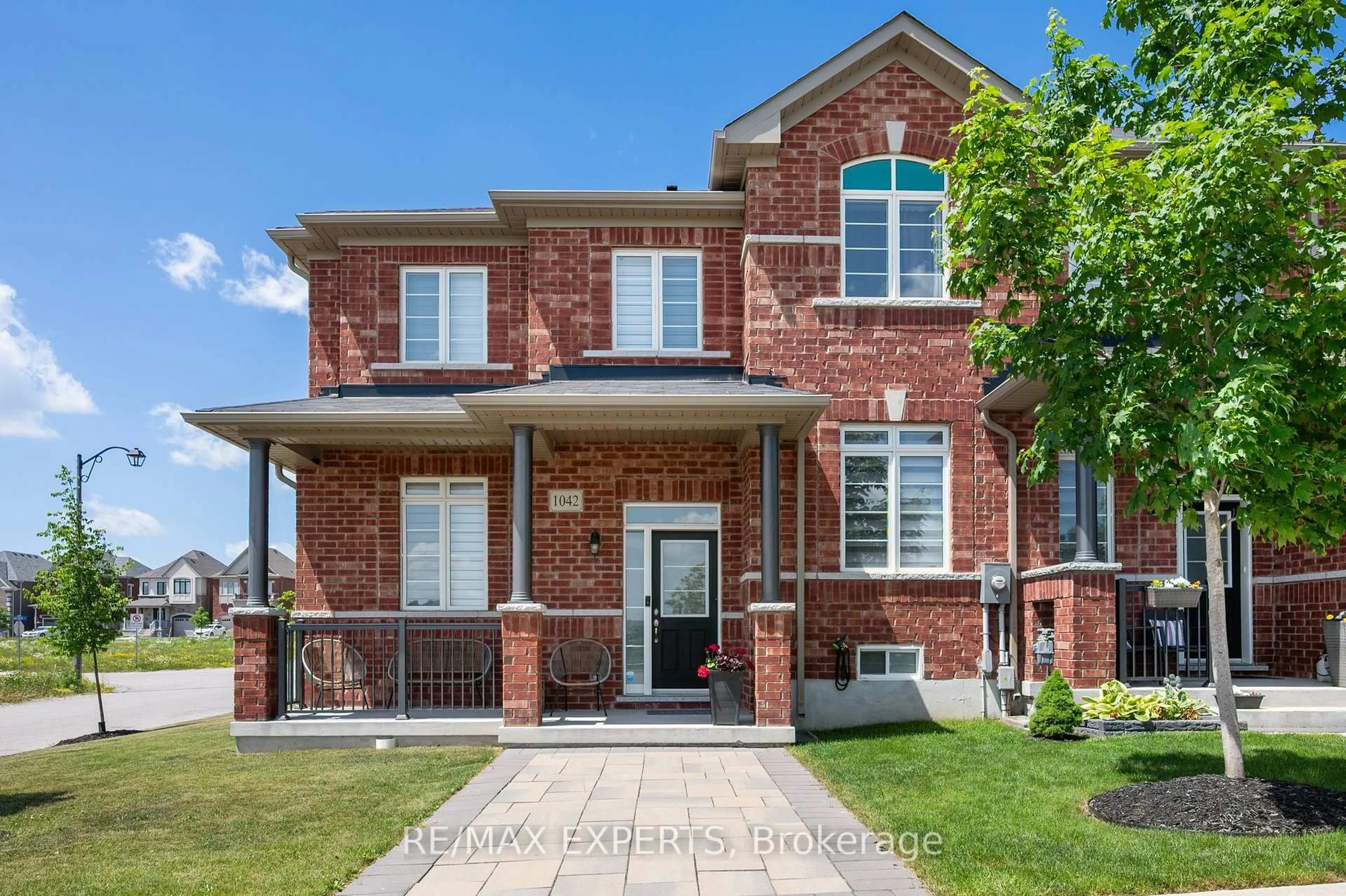 Home with brick exterior material, street for 1042 Murrell Blvd, East Gwillimbury Ontario L9N 0X8