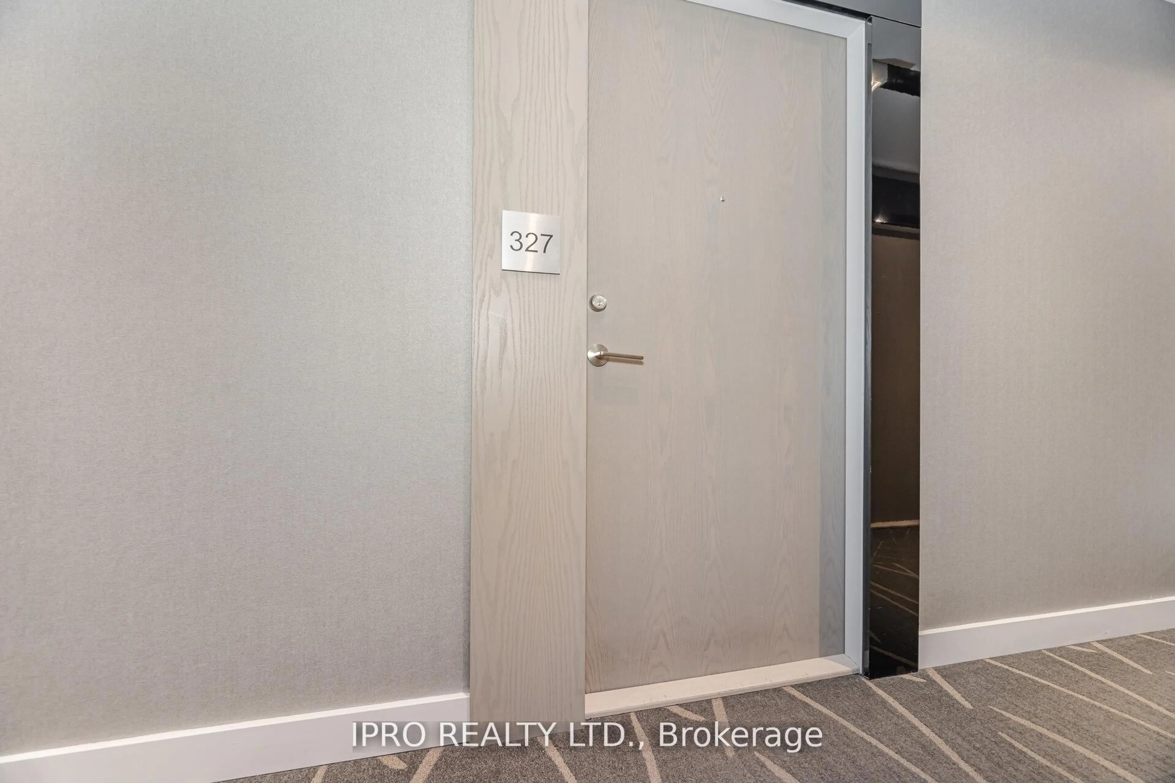 Indoor entryway for 4800 Highway #7 Rd #Unit #327, Vaughan Ontario L4L 1H8