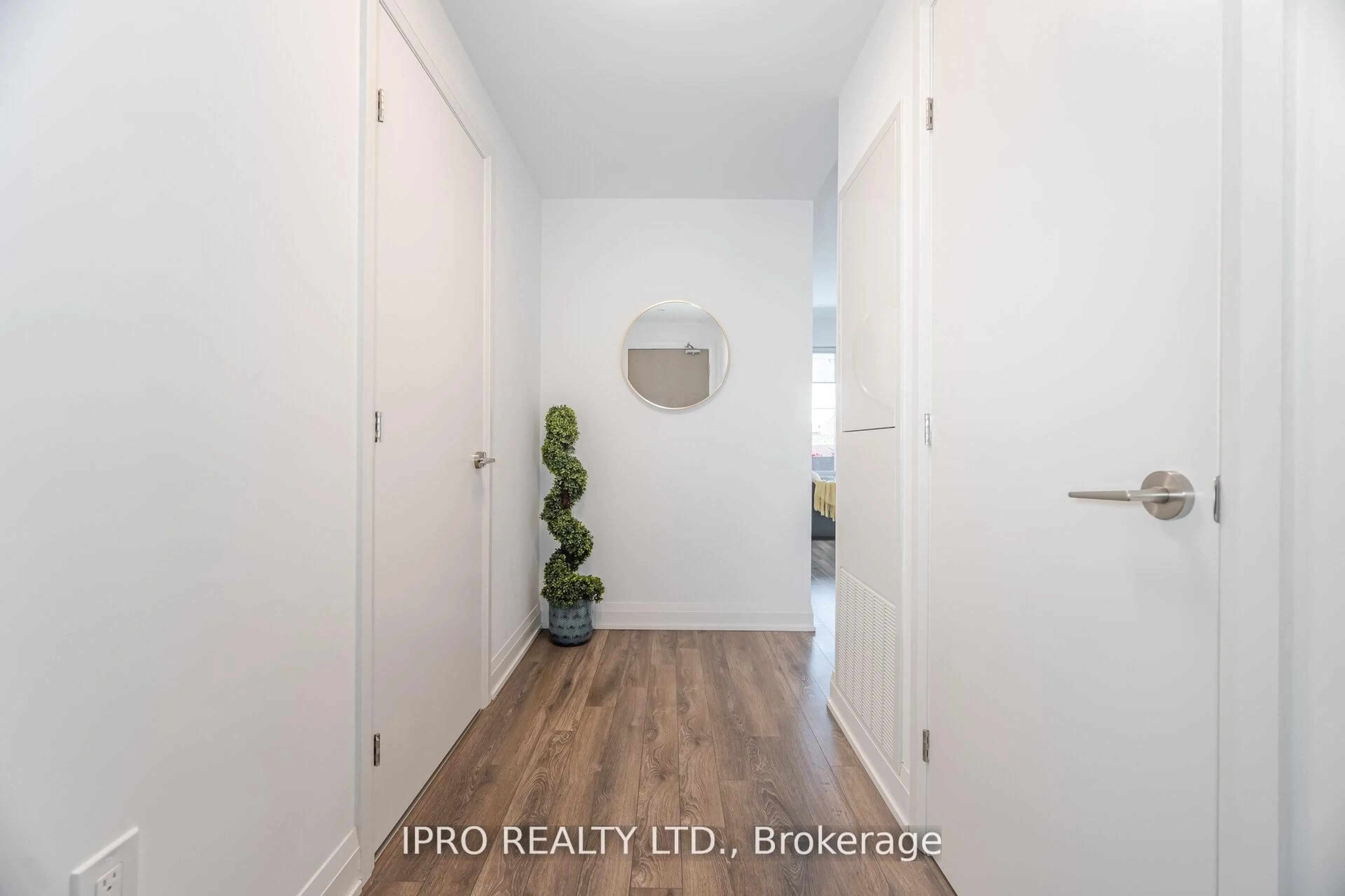 Indoor entryway for 4800 Highway #7 Rd #Unit #327, Vaughan Ontario L4L 1H8