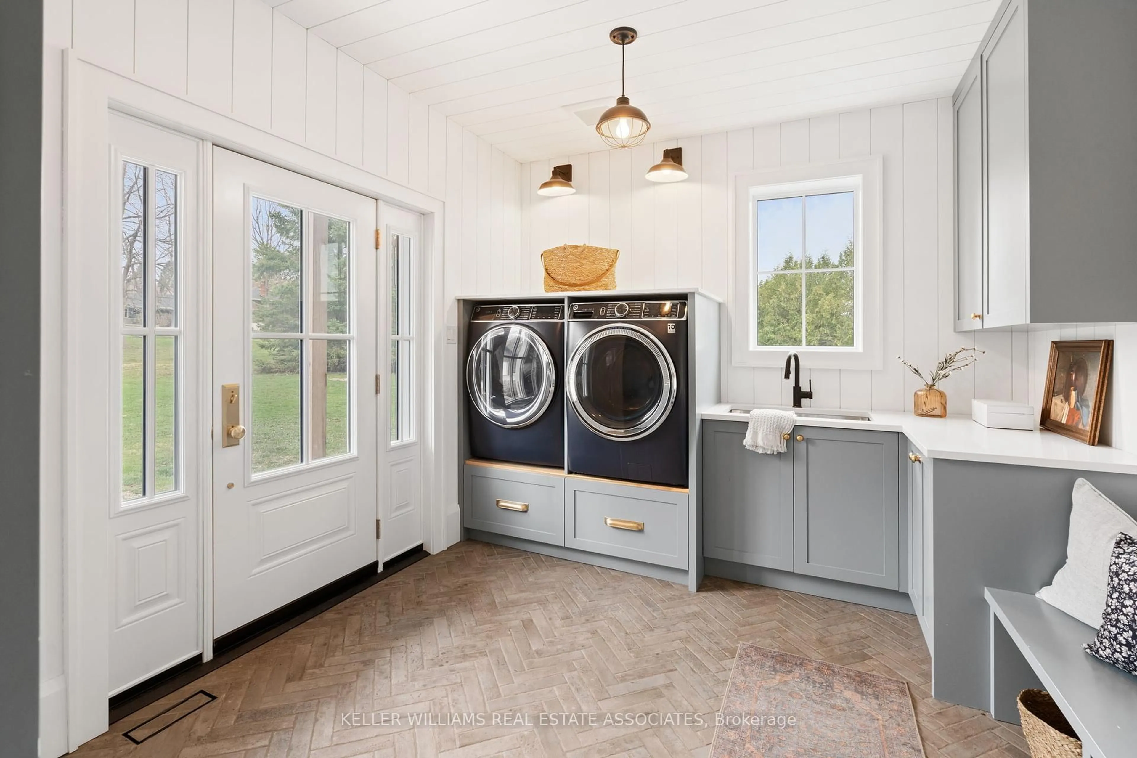 Laundry room for 6 Scott Crt, Uxbridge Ontario L0C 1C0