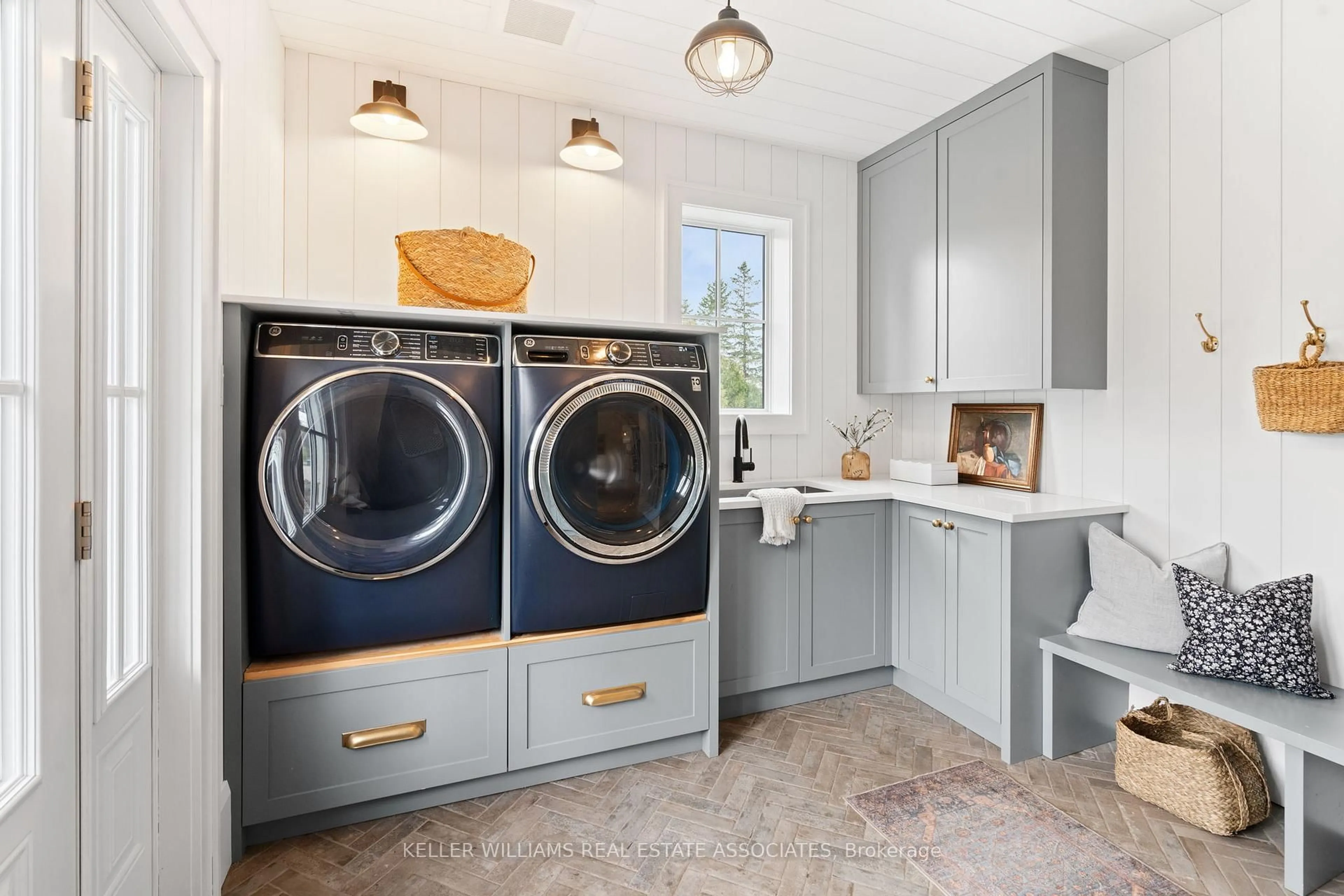 Laundry room for 6 Scott Crt, Uxbridge Ontario L0C 1C0