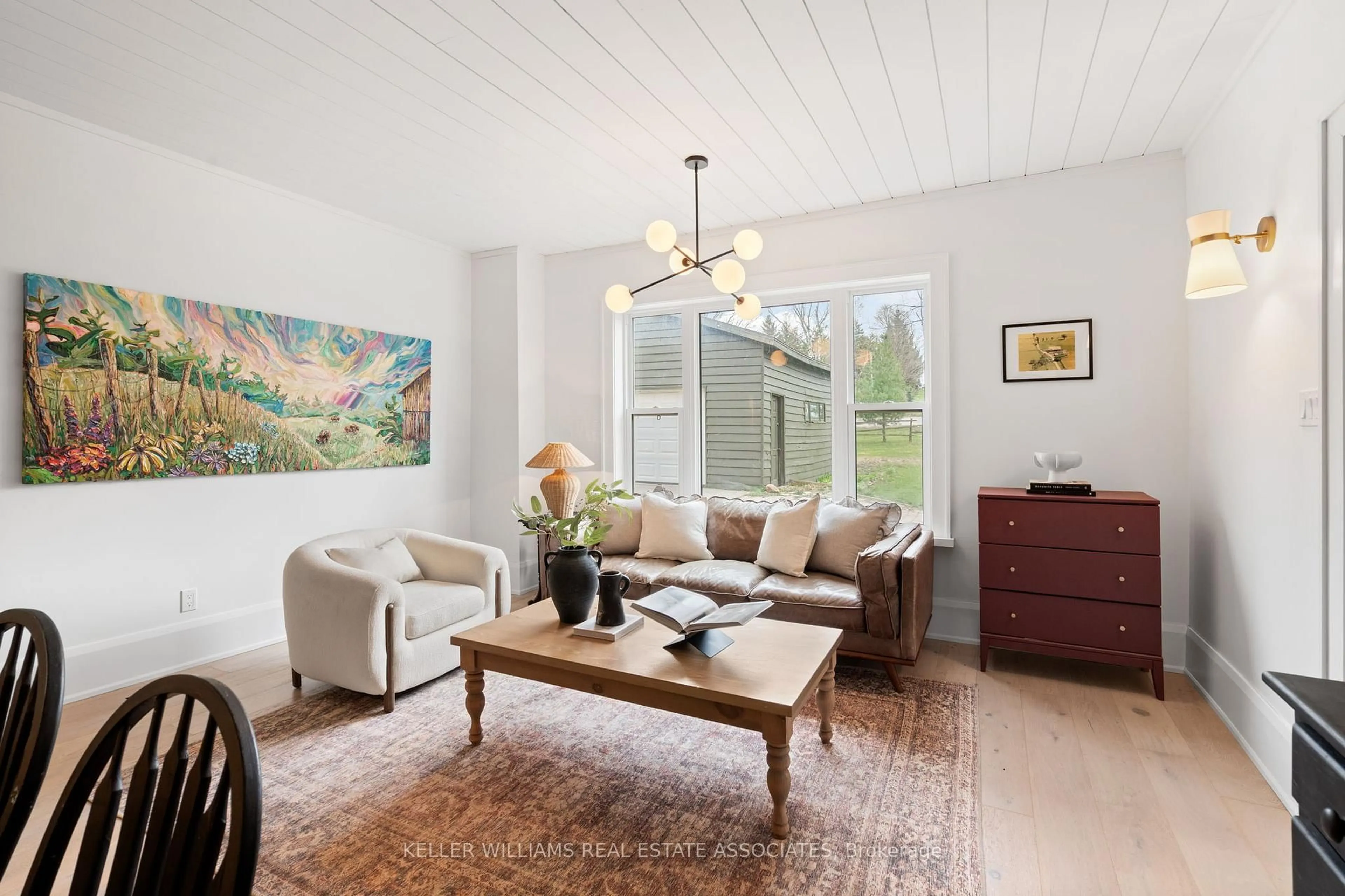 Living room with furniture, unknown for 6 Scott Crt, Uxbridge Ontario L0C 1C0