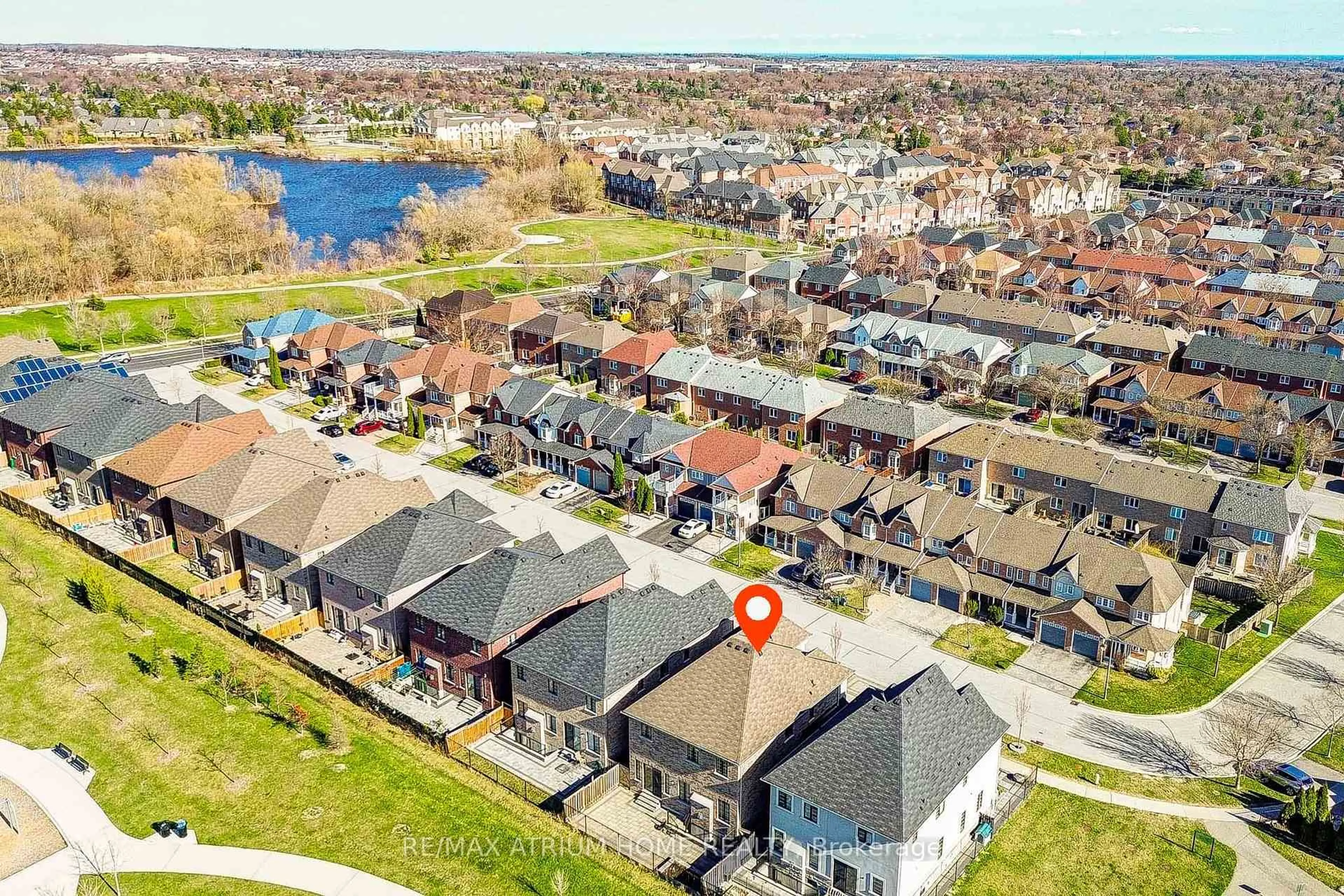 A pic from outside/outdoor area/front of a property/back of a property/a pic from drone, water/lake/river/ocean view for 127 Maple Ridge Cres, Markham Ontario L6E 1T9