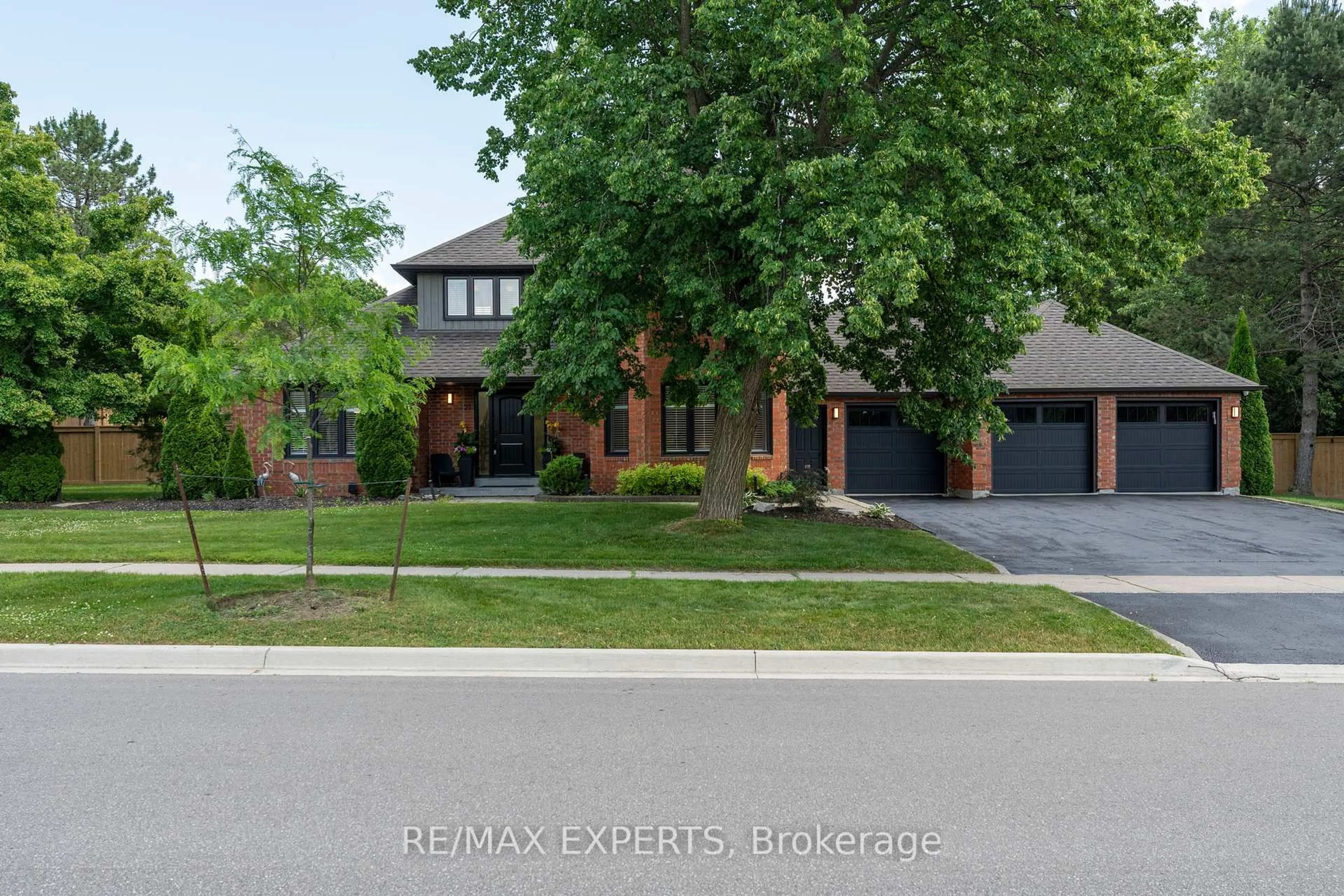 Home with brick exterior material, street for 21 McCutcheon Ave, King Ontario L0G 1N0