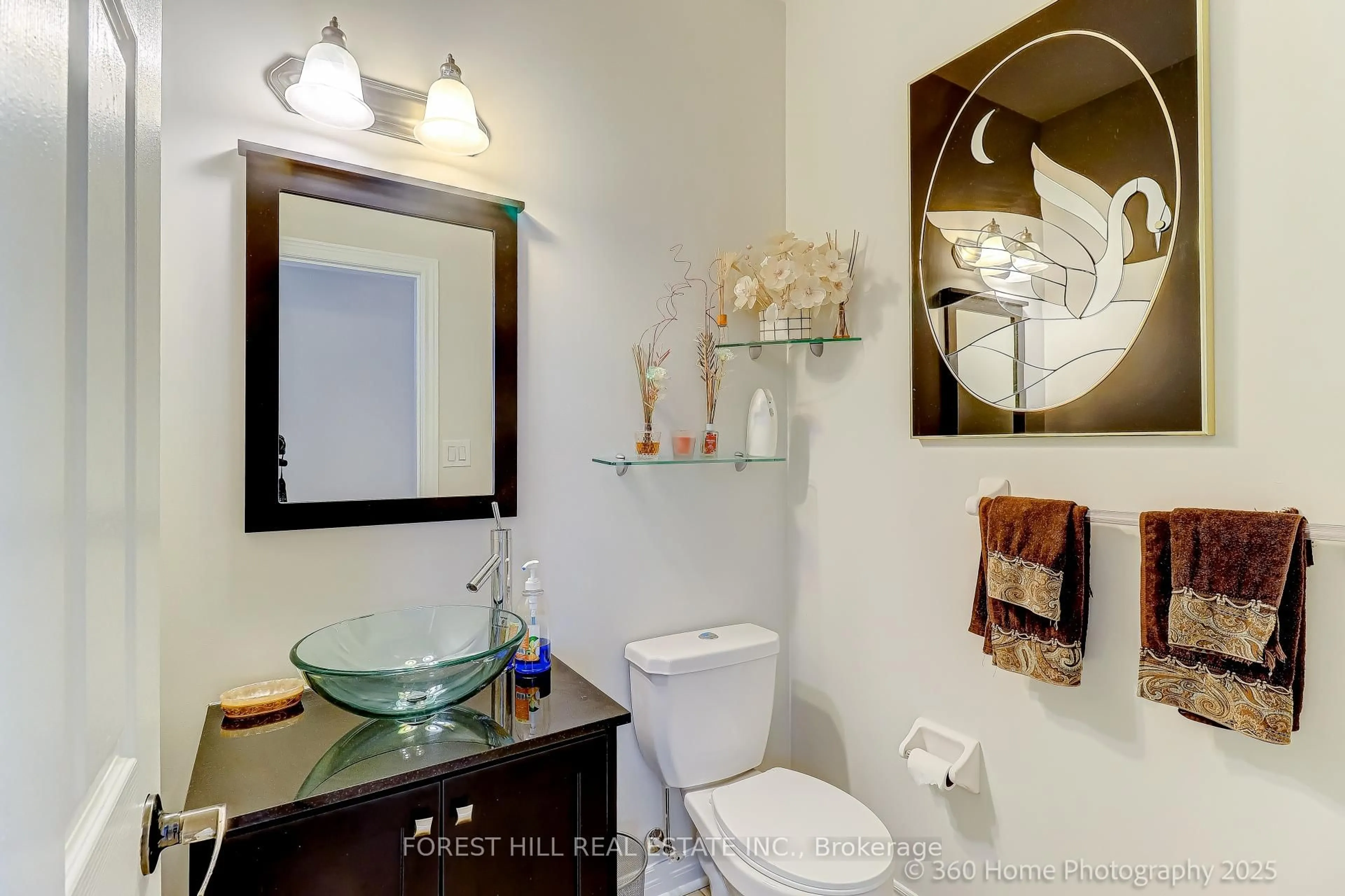 Standard bathroom, ceramic/tile floor for 256 Peter Rupert Ave, Vaughan Ontario L5A 4L3