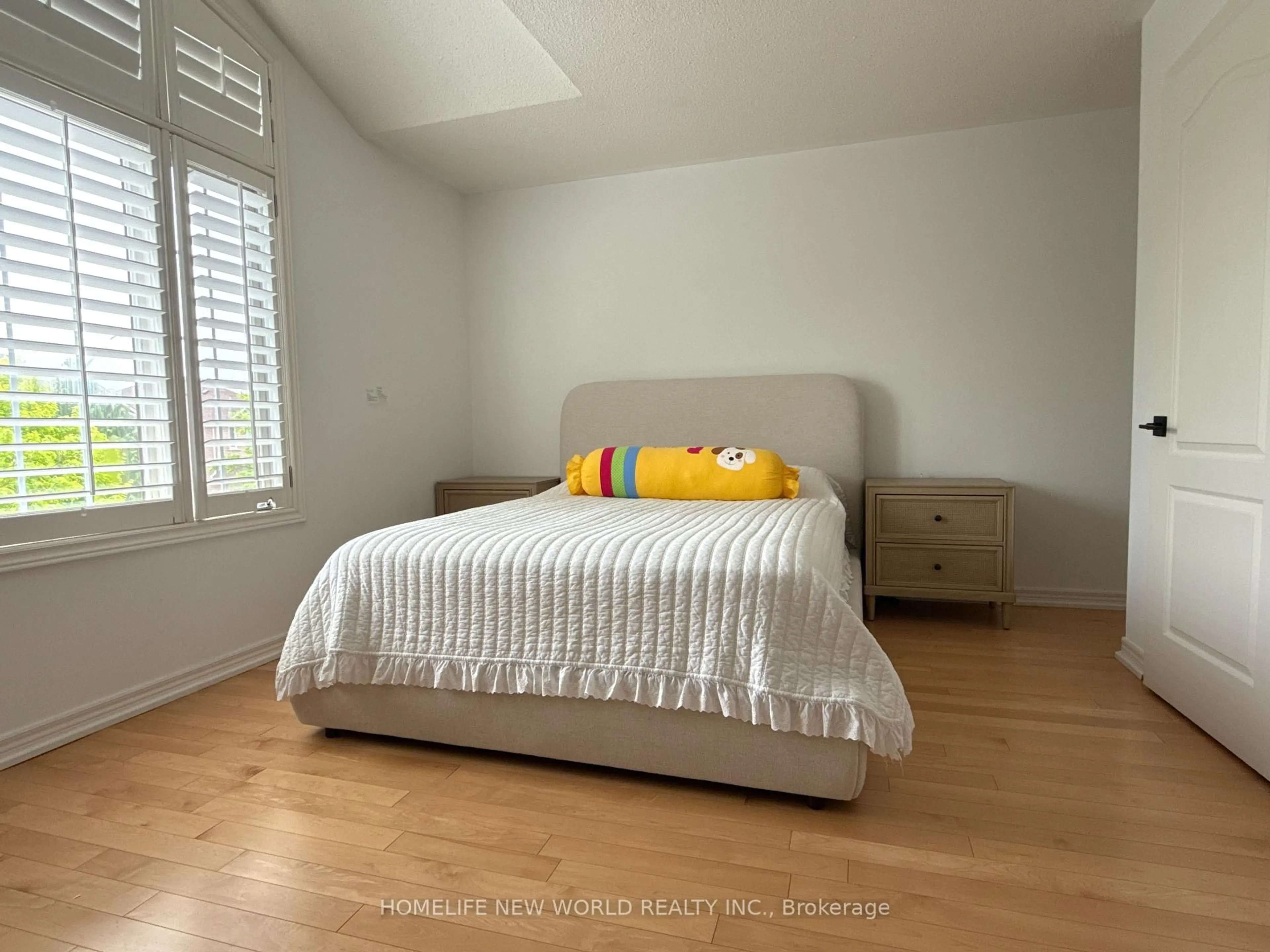 Bedroom with bed, unknown for 28 Ludford Dr, Richmond Hill Ontario L4B 4G7