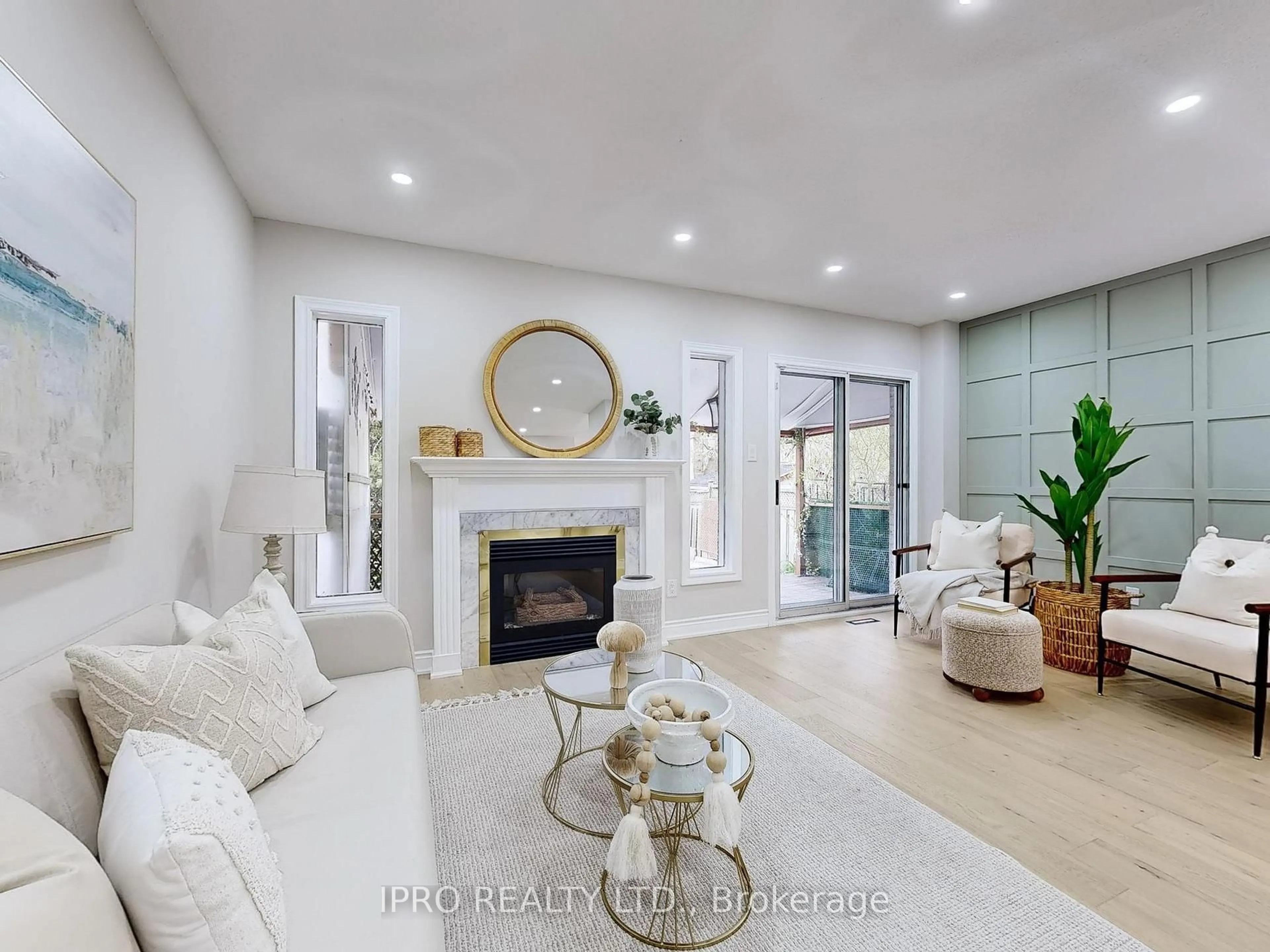 Living room with furniture, unknown for 19 Indigo St, Richmond Hill Ontario L4S 1W2