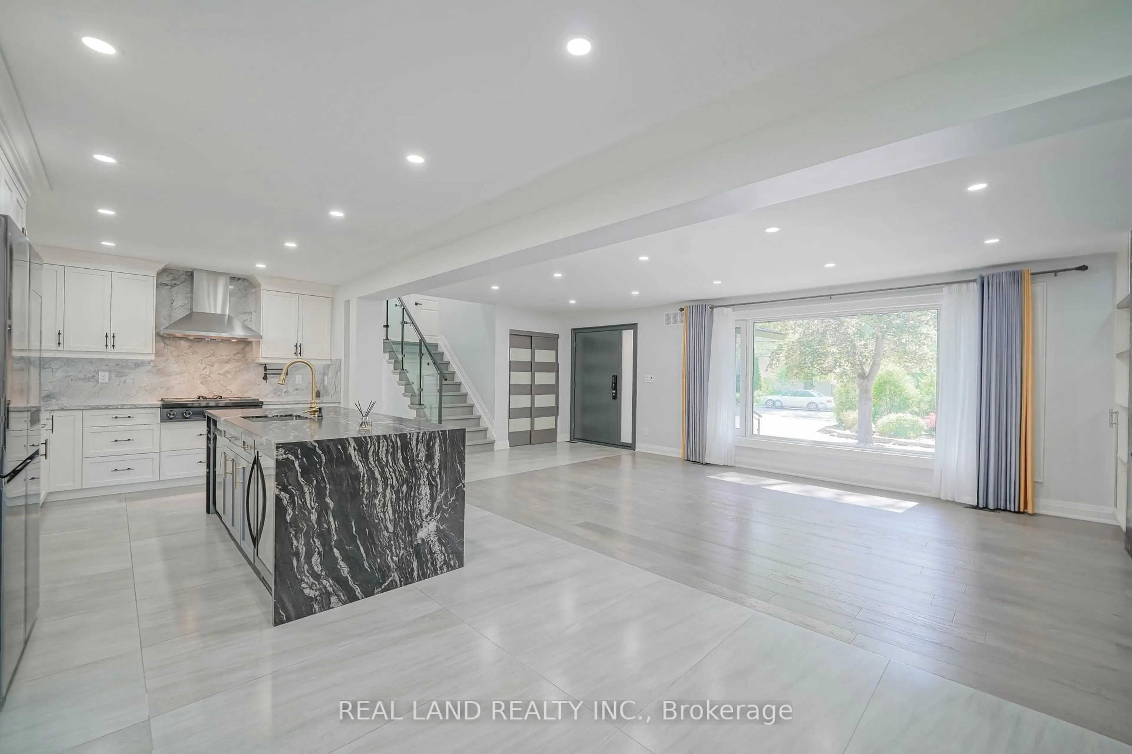 Open concept kitchen, ceramic/tile floor for 9 Oakcrest Ave, Markham Ontario L3R 2B9