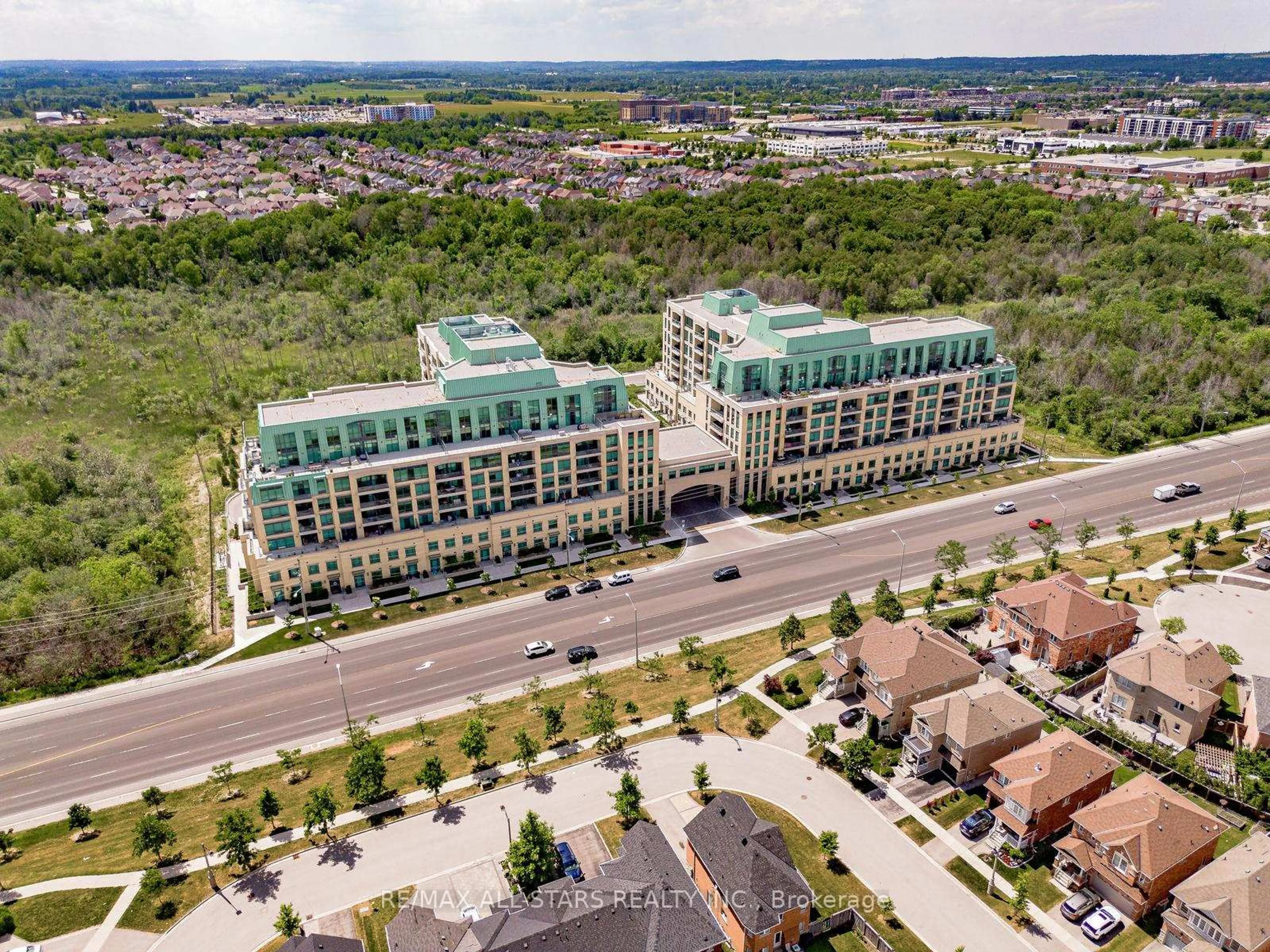 A pic from outside/outdoor area/front of a property/back of a property/a pic from drone, unknown for 11750 Ninth Line #434, Whitchurch-Stouffville Ontario L4A 5G1
